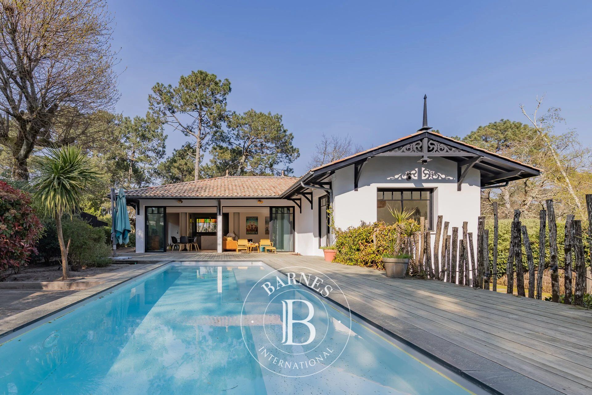 MAGNIFIQUE VILLA AVEC PISCINE AU PYLA-SUR-MER, PROCHE DES PLAGES - picture 1