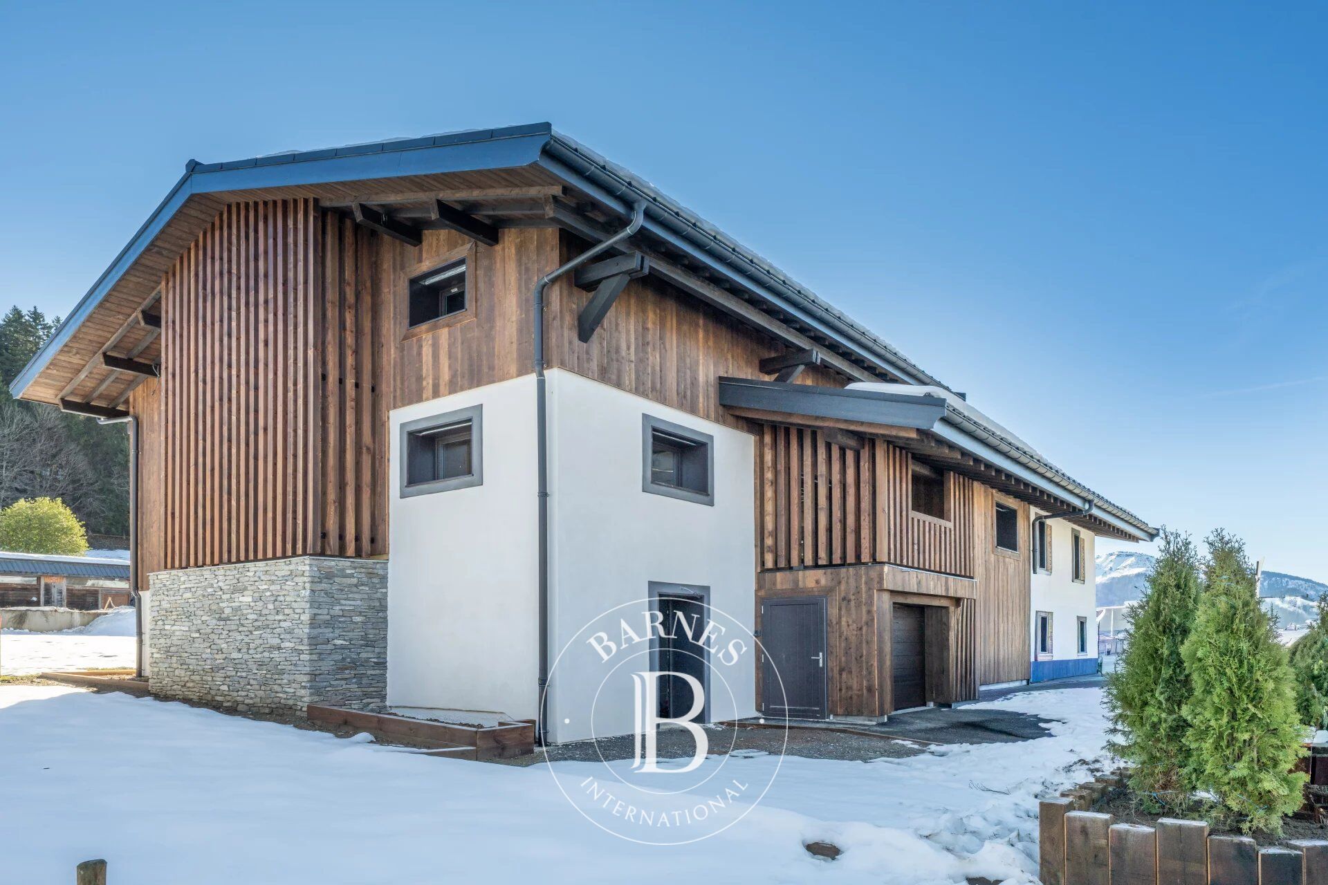 DEMI QUARTIER - NEW CHALET TO BE FITTED OUT – CLOSE TO THE VILLAGE CENTER AND SKI LIFTS - picture 3