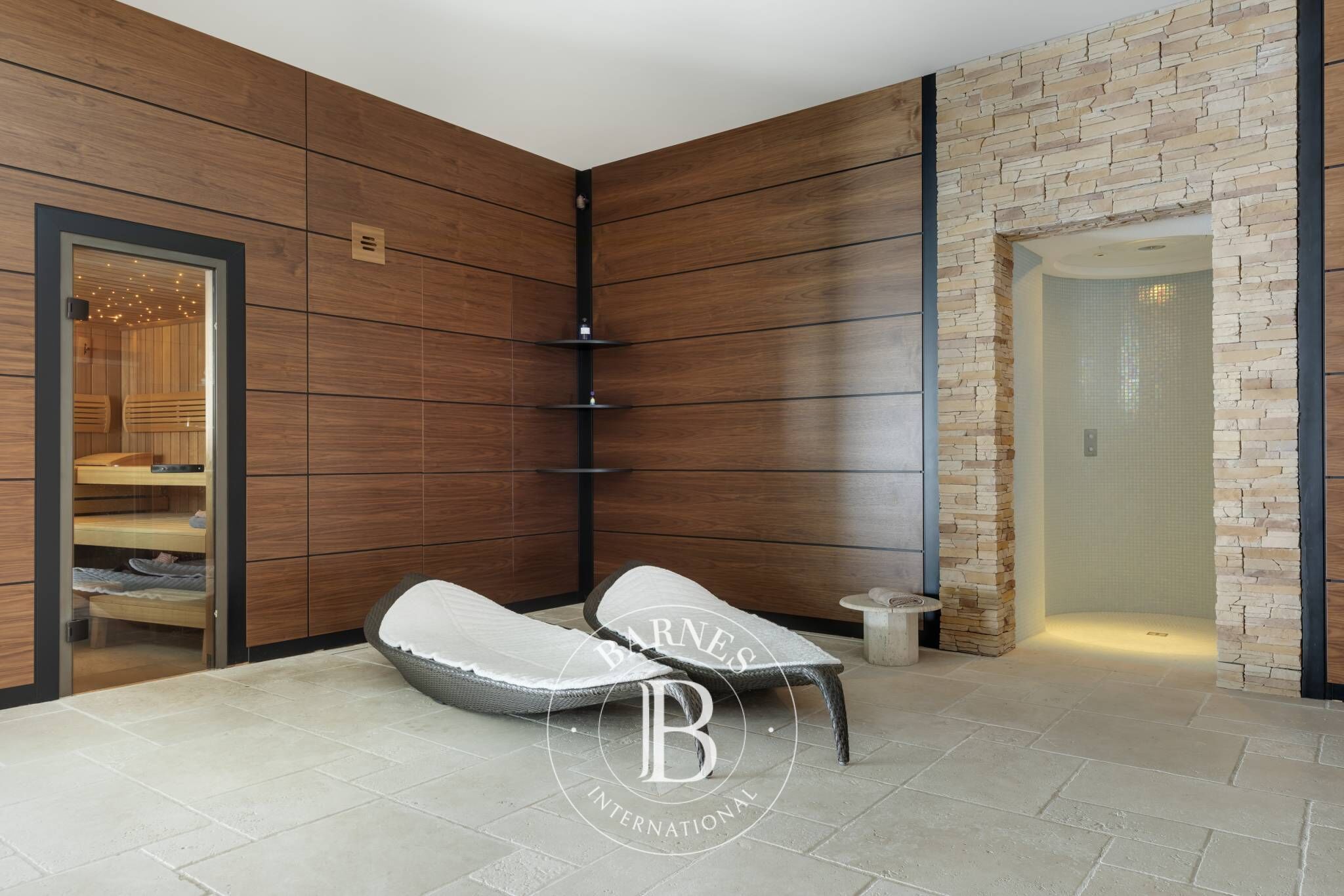 Villa Montreux - picture 3