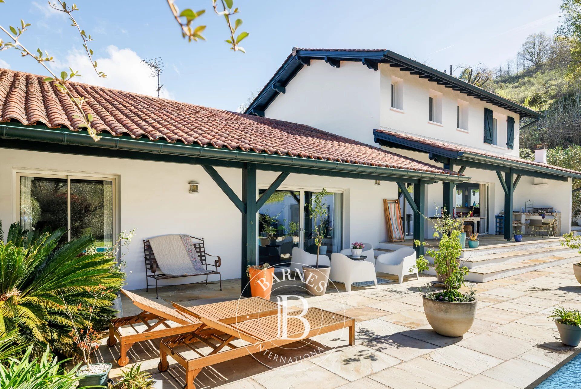 ASCAIN, PROCHE VILLAGE, MAISON DE 155 M² AVEC PISCINE - picture 1