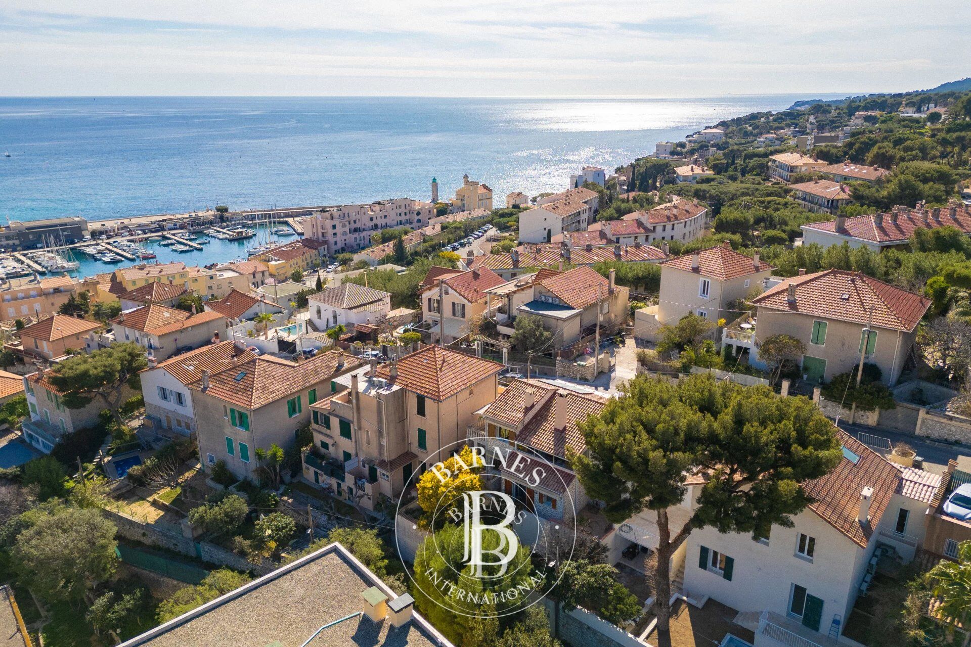 SALE - HOUSE -- CASSIS - TOWN CENTER - SEA VIEW - GARDEN - TERRACE - PARKING - picture 1