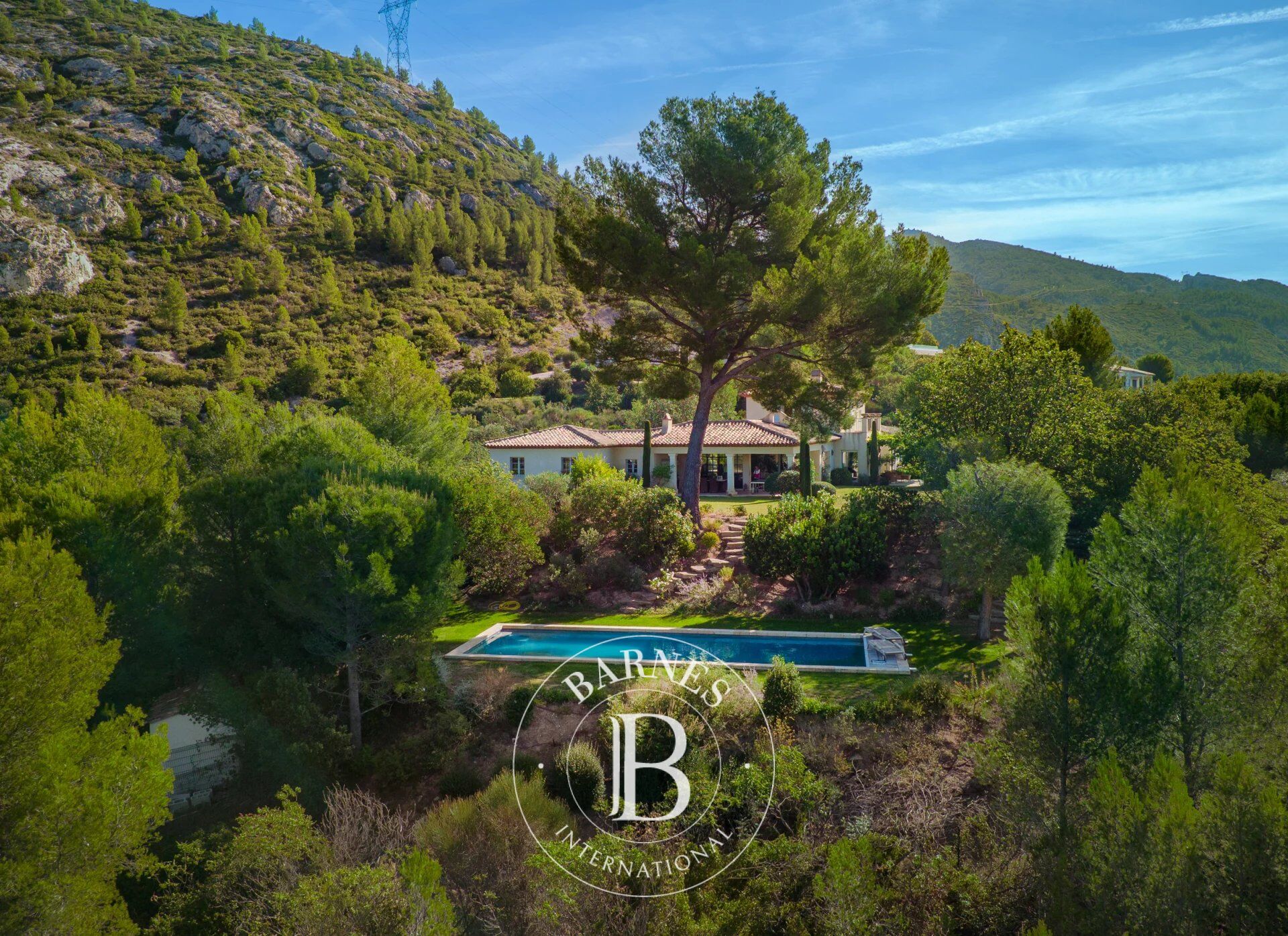 Vente - Bastide de Luxe - 350m2 - Gémenos - Vue Panoramique sur le Garlaban - Jardin plat 8000m2 - picture 1