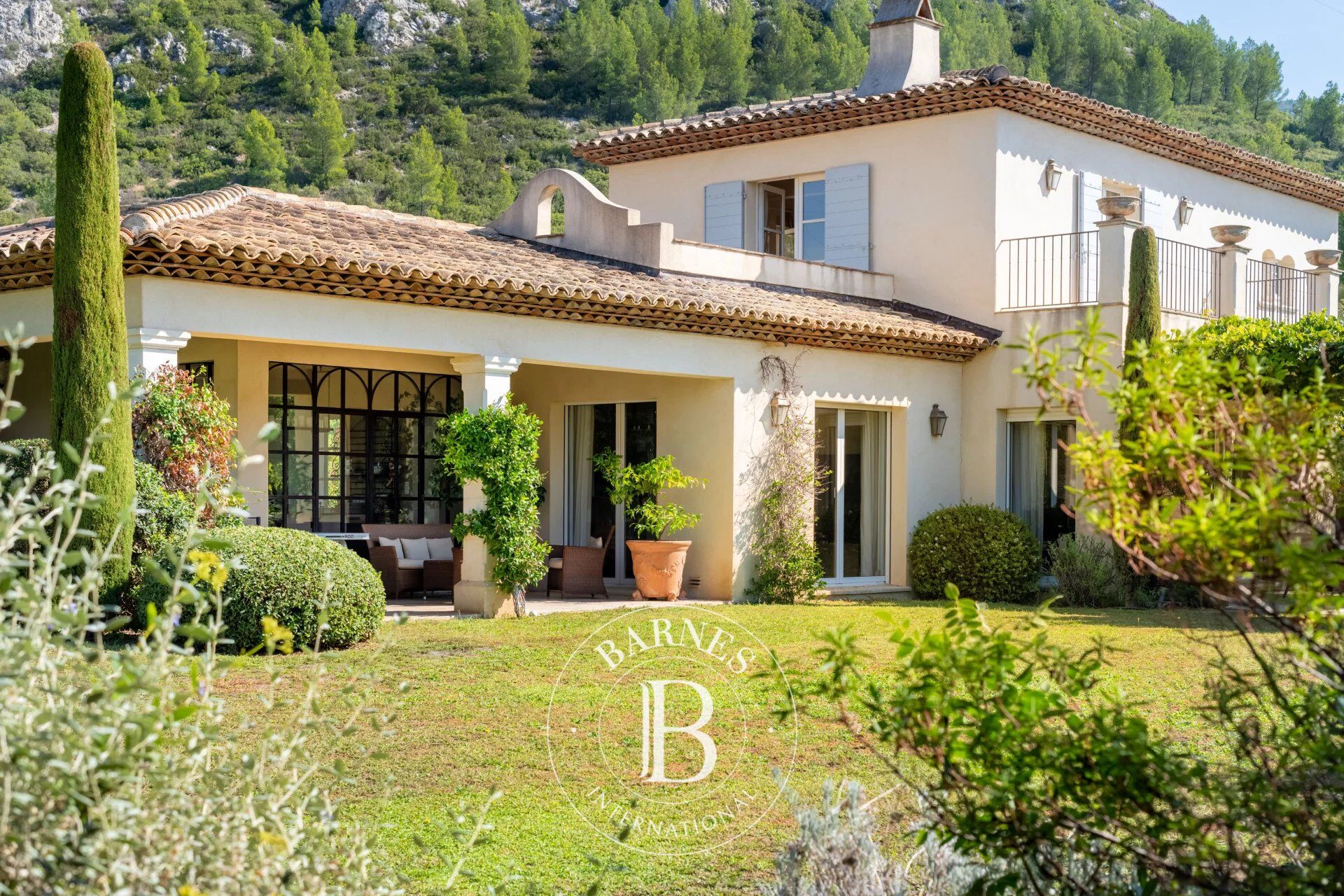 Vente - Bastide de Luxe - 350m2 - Gémenos - Vue Panoramique sur le Garlaban - Jardin plat 8000m2 - picture 2