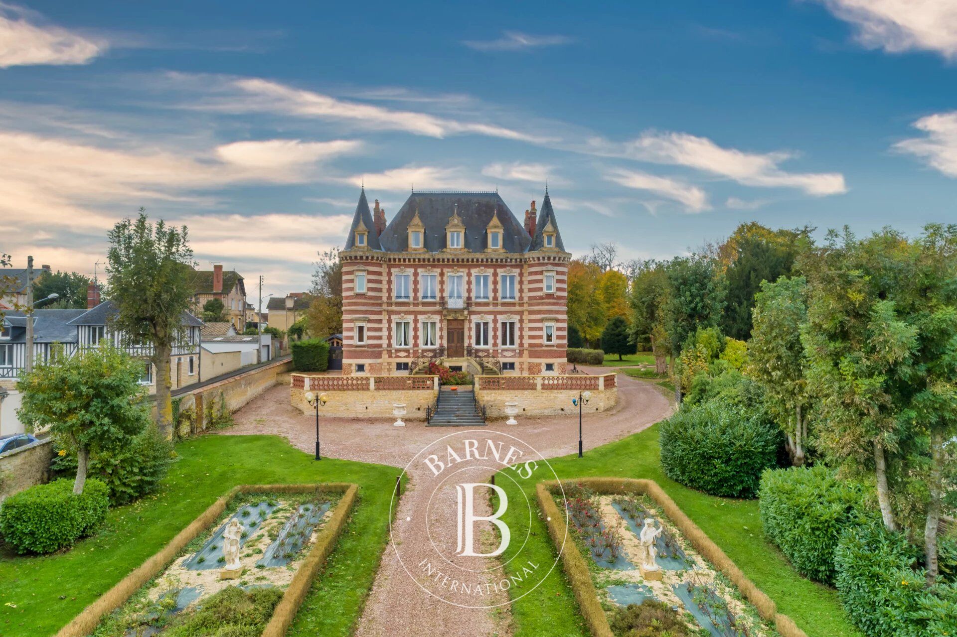 Schloß Saint-Pierre-sur-Dives - picture 2