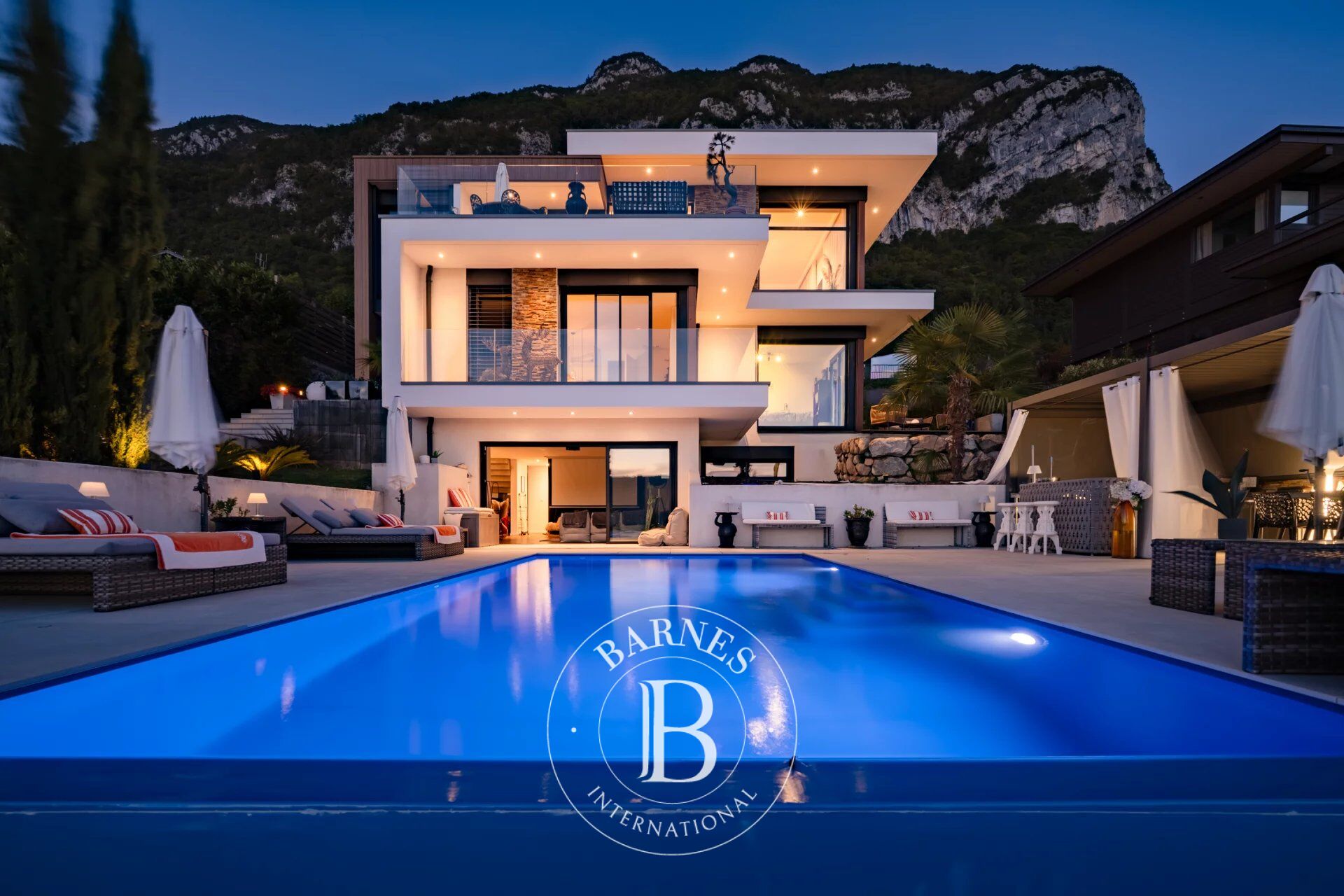 BARNES ANNECY : VILLA VUE LAC PANORAMIQUE - picture 1