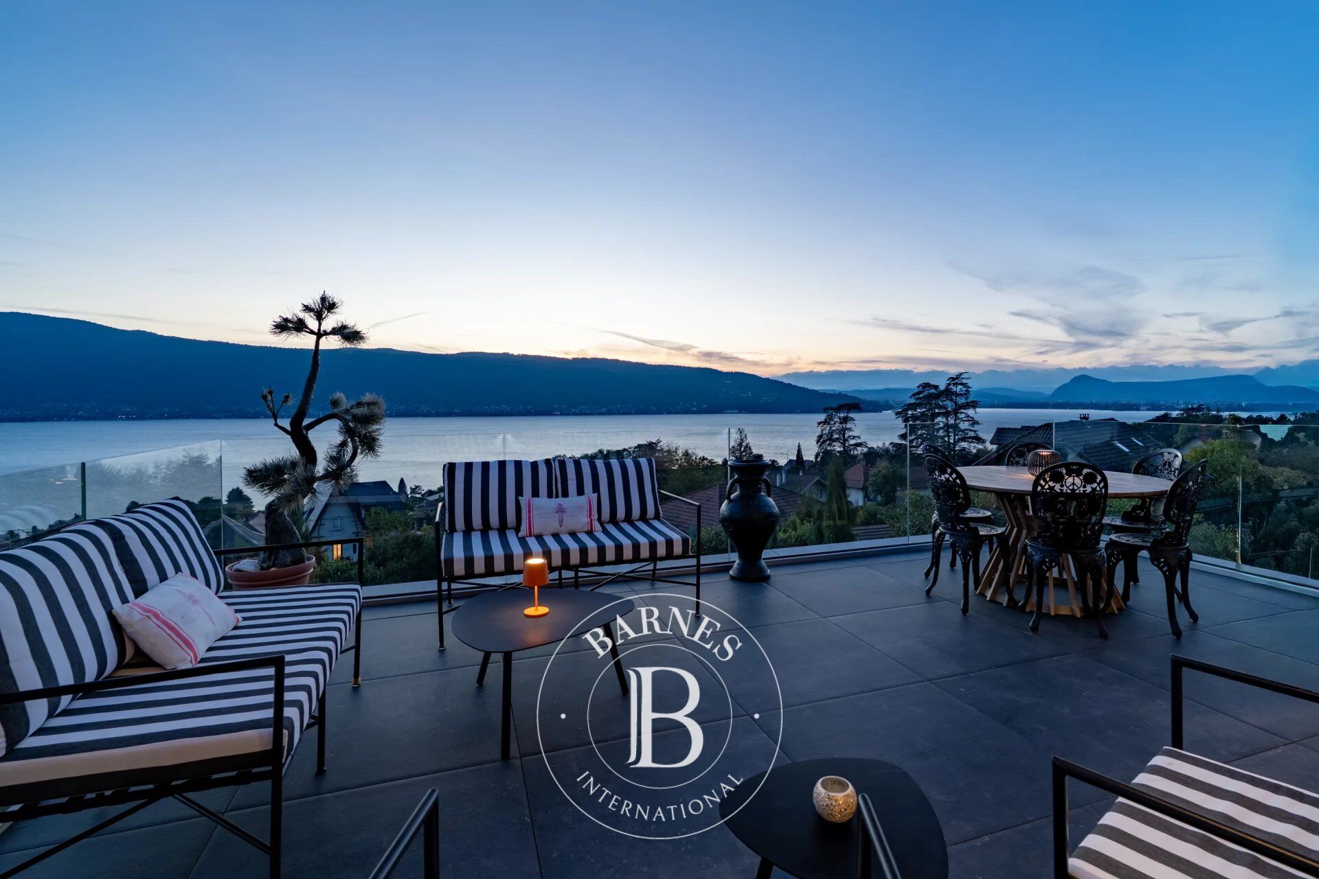 BARNES ANNECY : VILLA VUE LAC PANORAMIQUE - picture 3