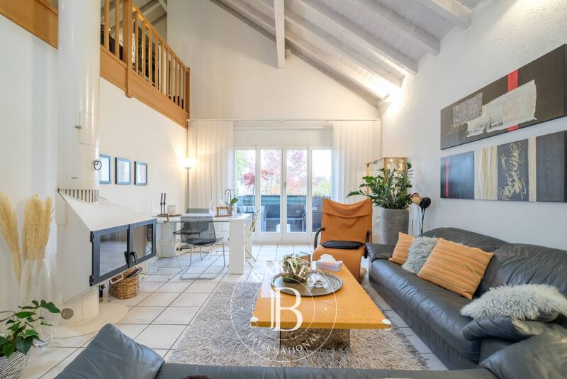 Spacious 235 sqm penthouse duplex, fully renovated