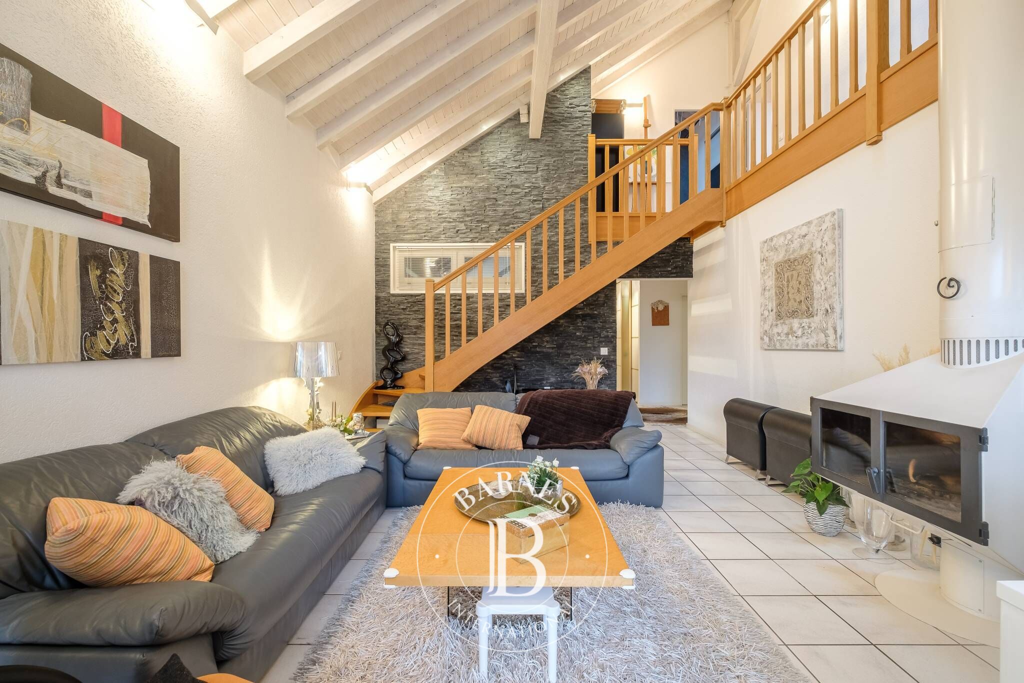 Spacious 235 sqm penthouse duplex, fully renovated - picture 3