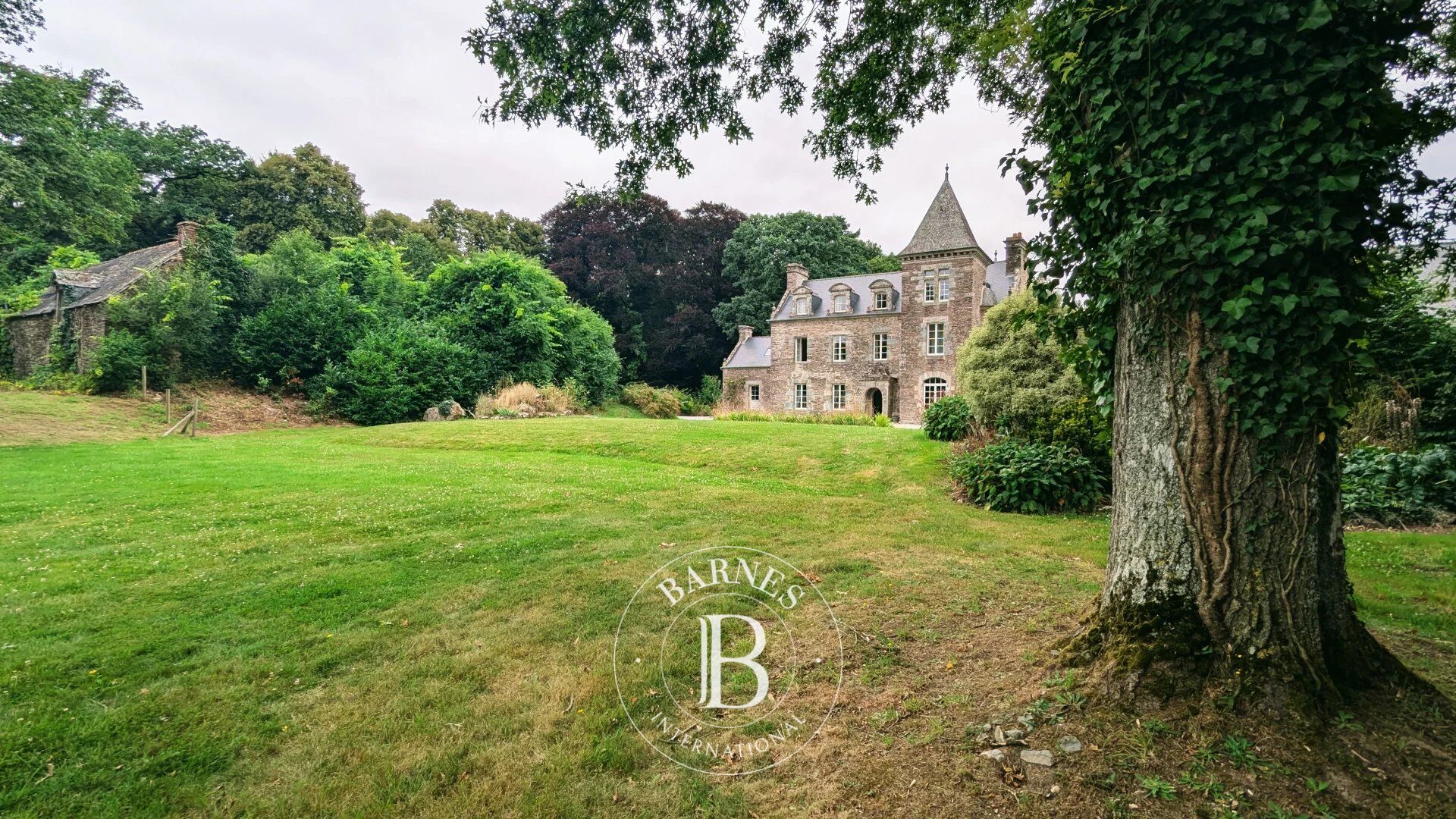 Proche de Ploërmel – Château XVIIe & XIXe - Parc de 5 ha avec forêt - picture 1