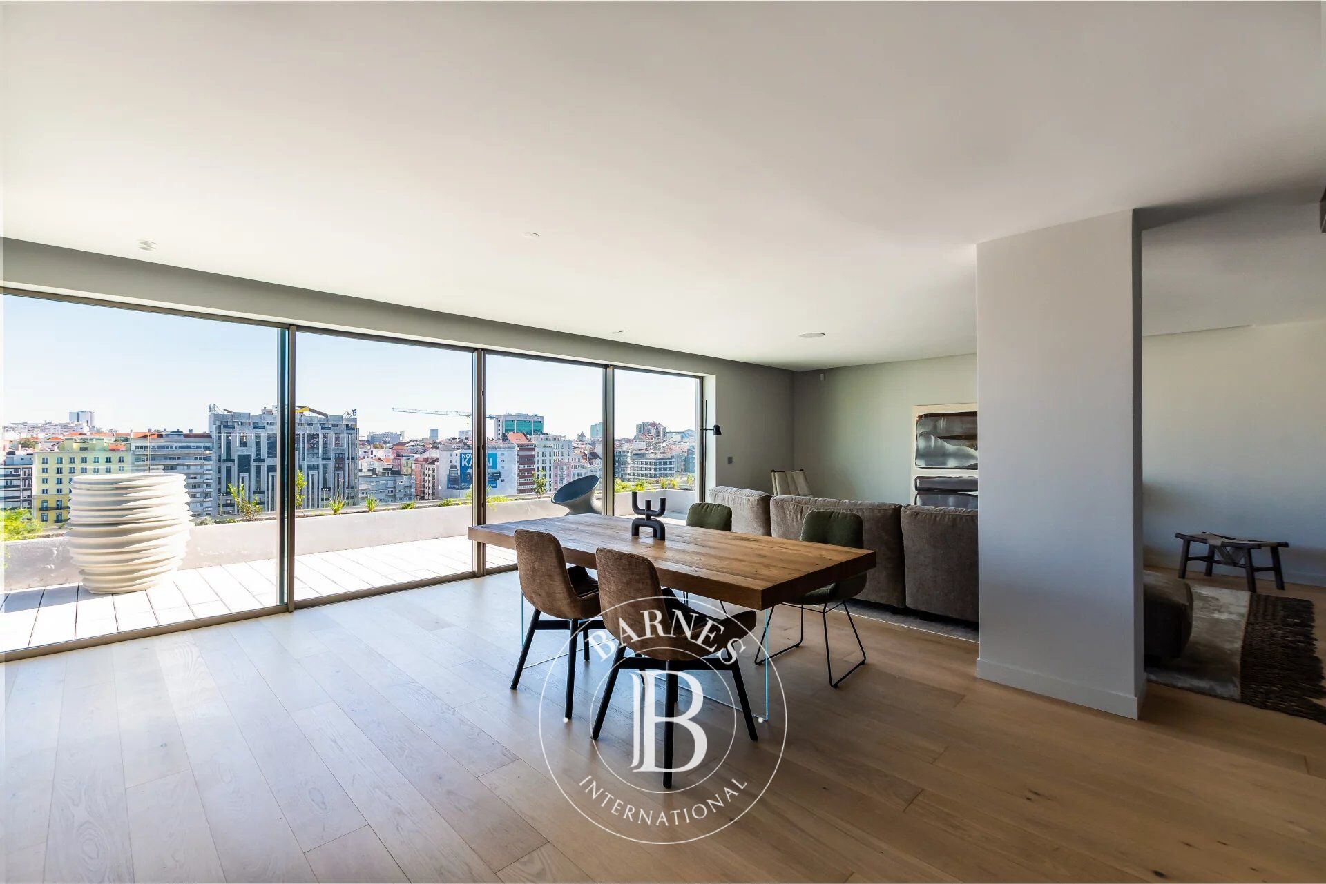 Penthouse in the center of Lisbon - picture 2