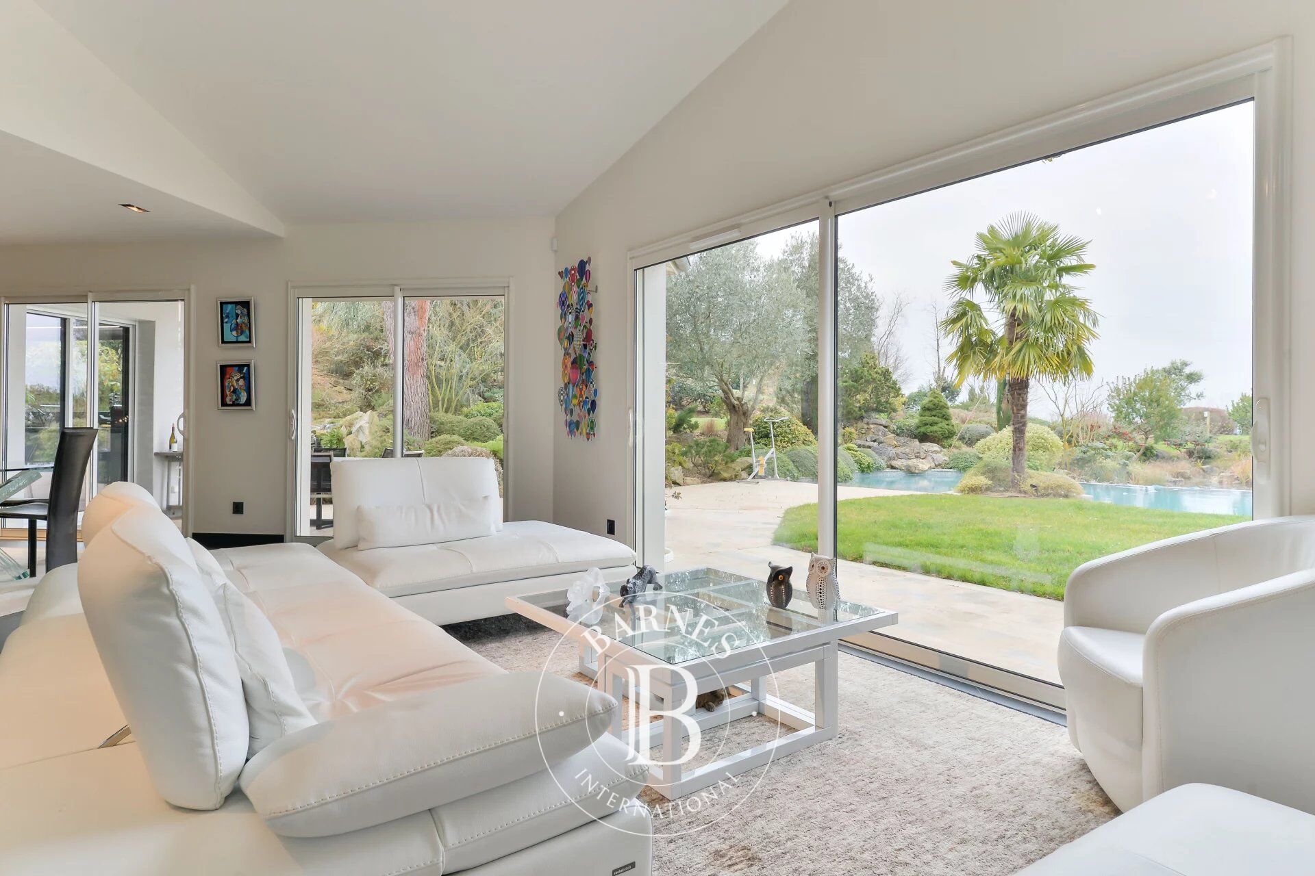 Simandres - Maison de 250 m² - 4 chambres - Terrain plat et paysagé de 4 500 m² - Piscine, terrasse. - picture 3