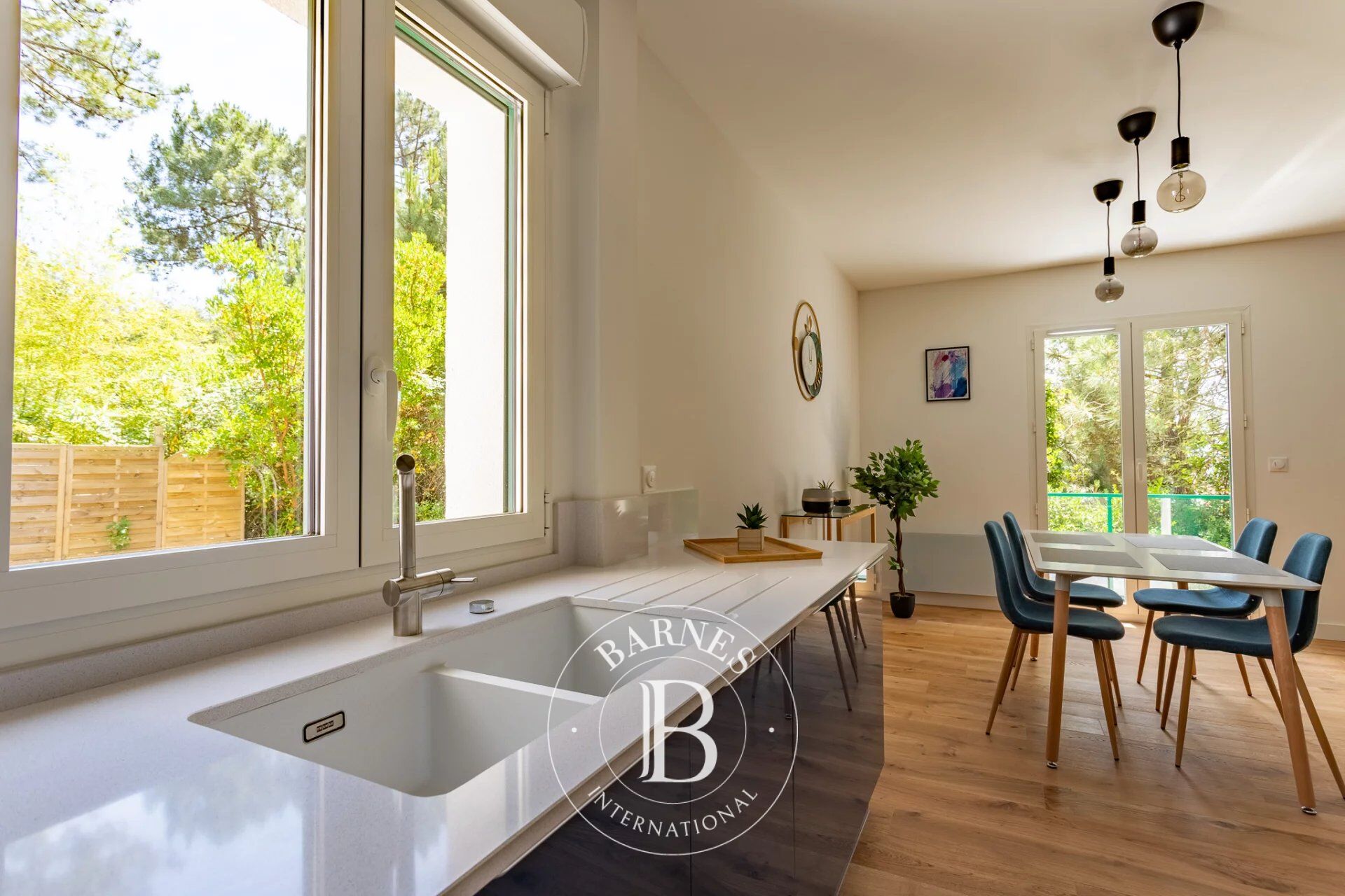 MAGNIFIQUE APPARTEMENT AU 1ER ÉTAGE D’UNE RÉSIDENCE SITUÉE À LA POINTE DE LA CORNICHE, PYLA-SUR-MER - picture 3