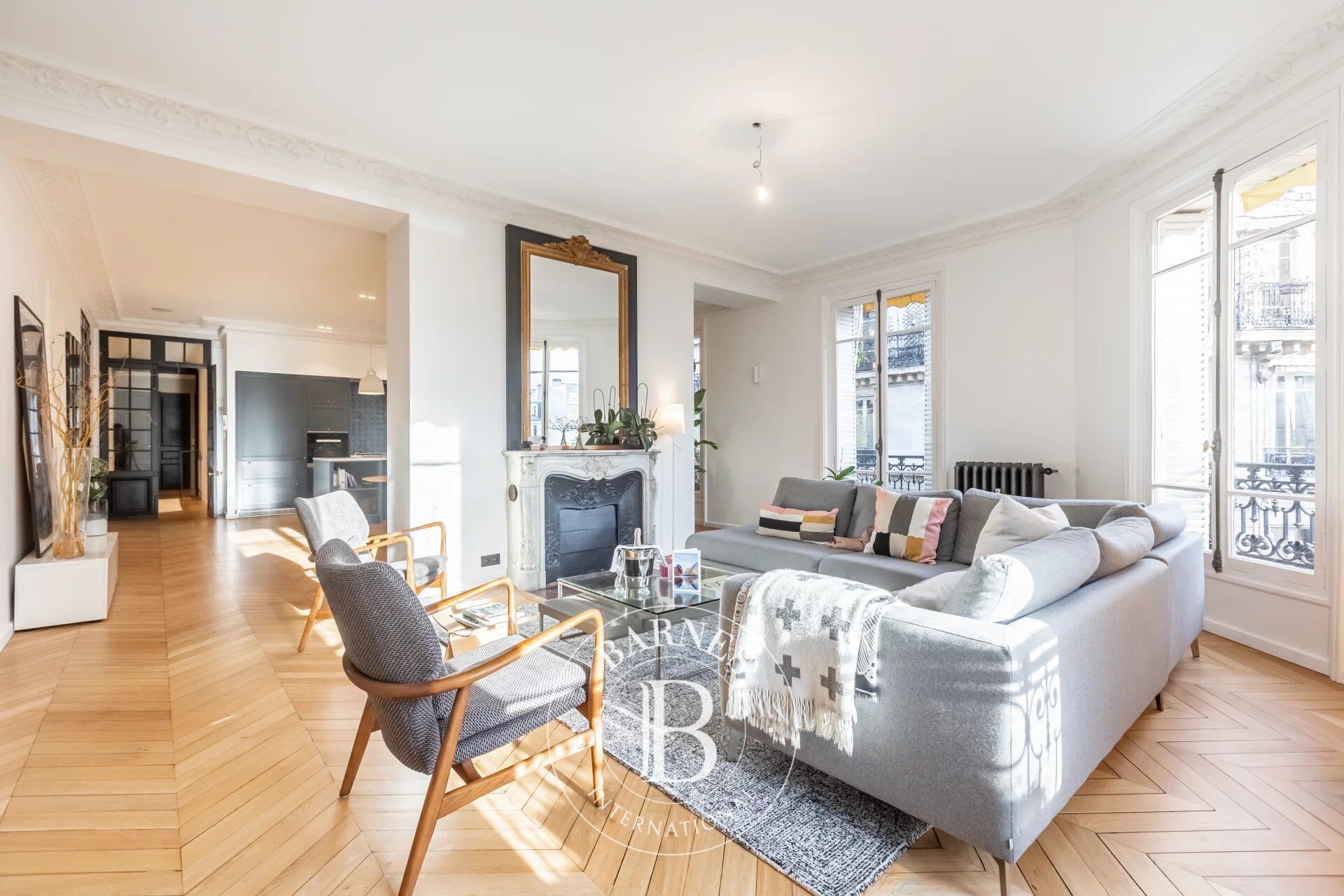 PARIS 8 - APPARTEMENT - 3 CHAMBRES - 4 ADULTES - picture 2