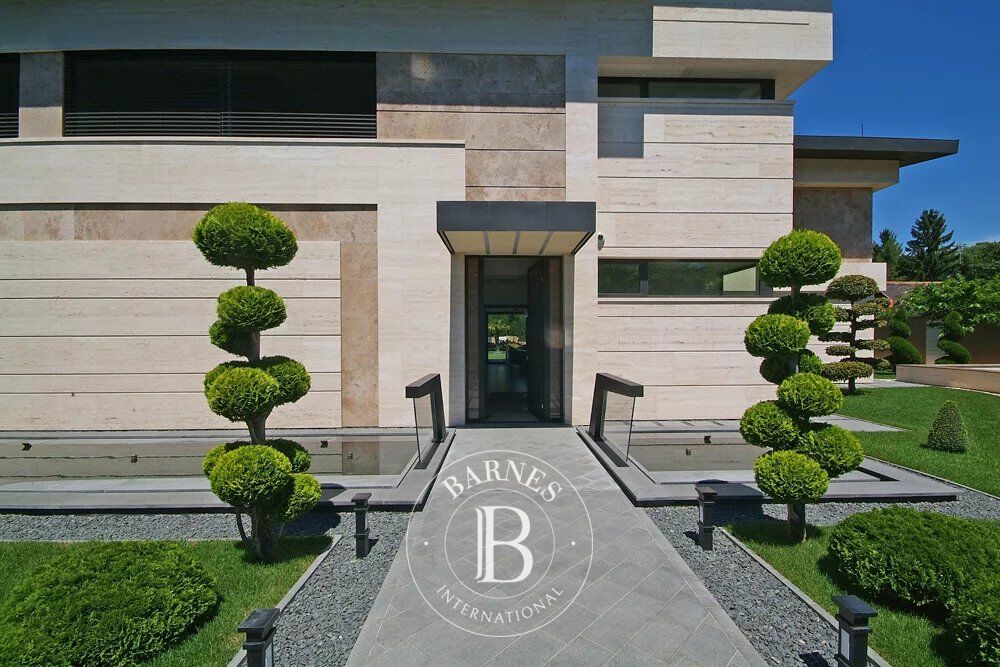 Hollywood vibes in  XVI. District - picture 1