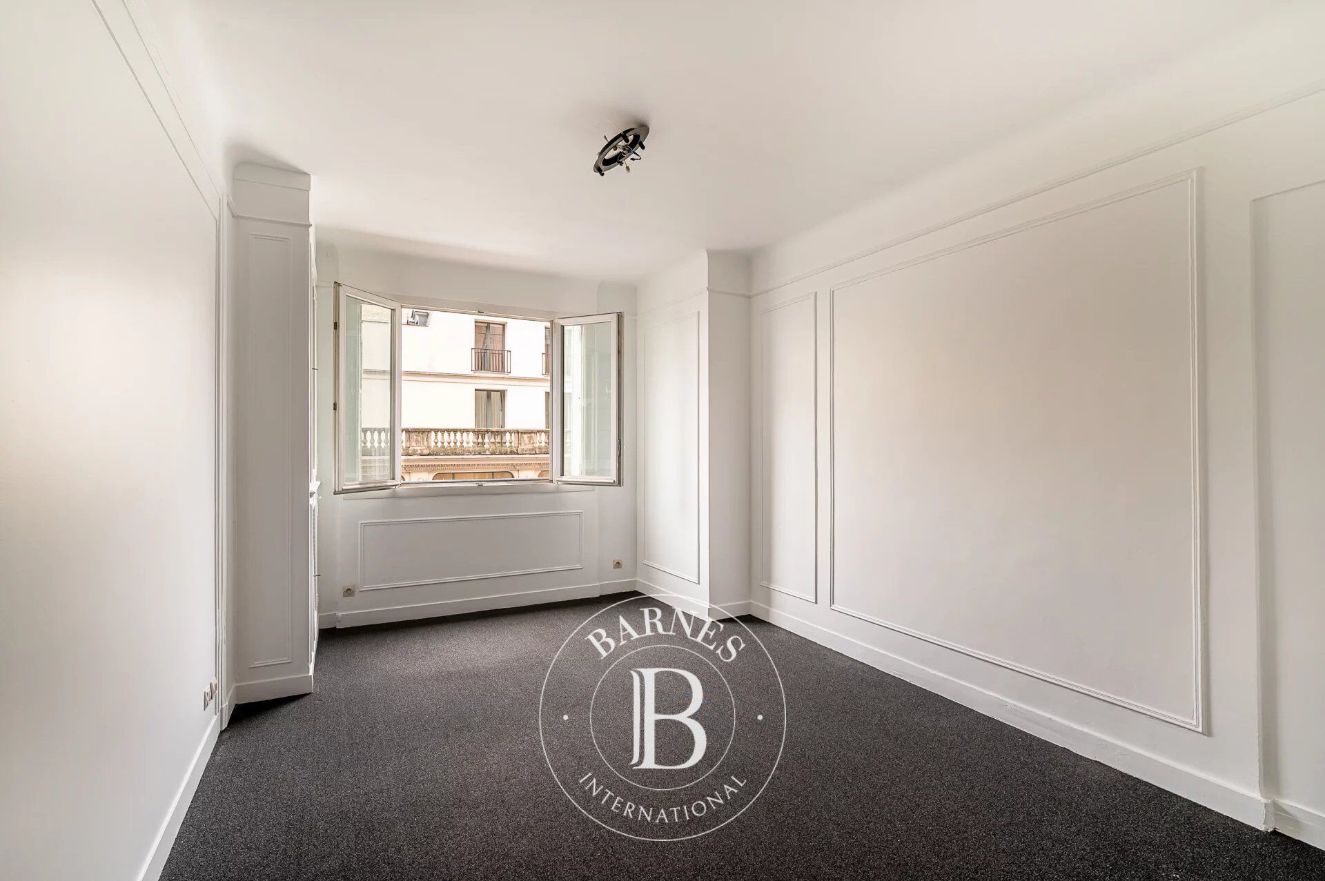 Piso Paris 8ème - picture 2