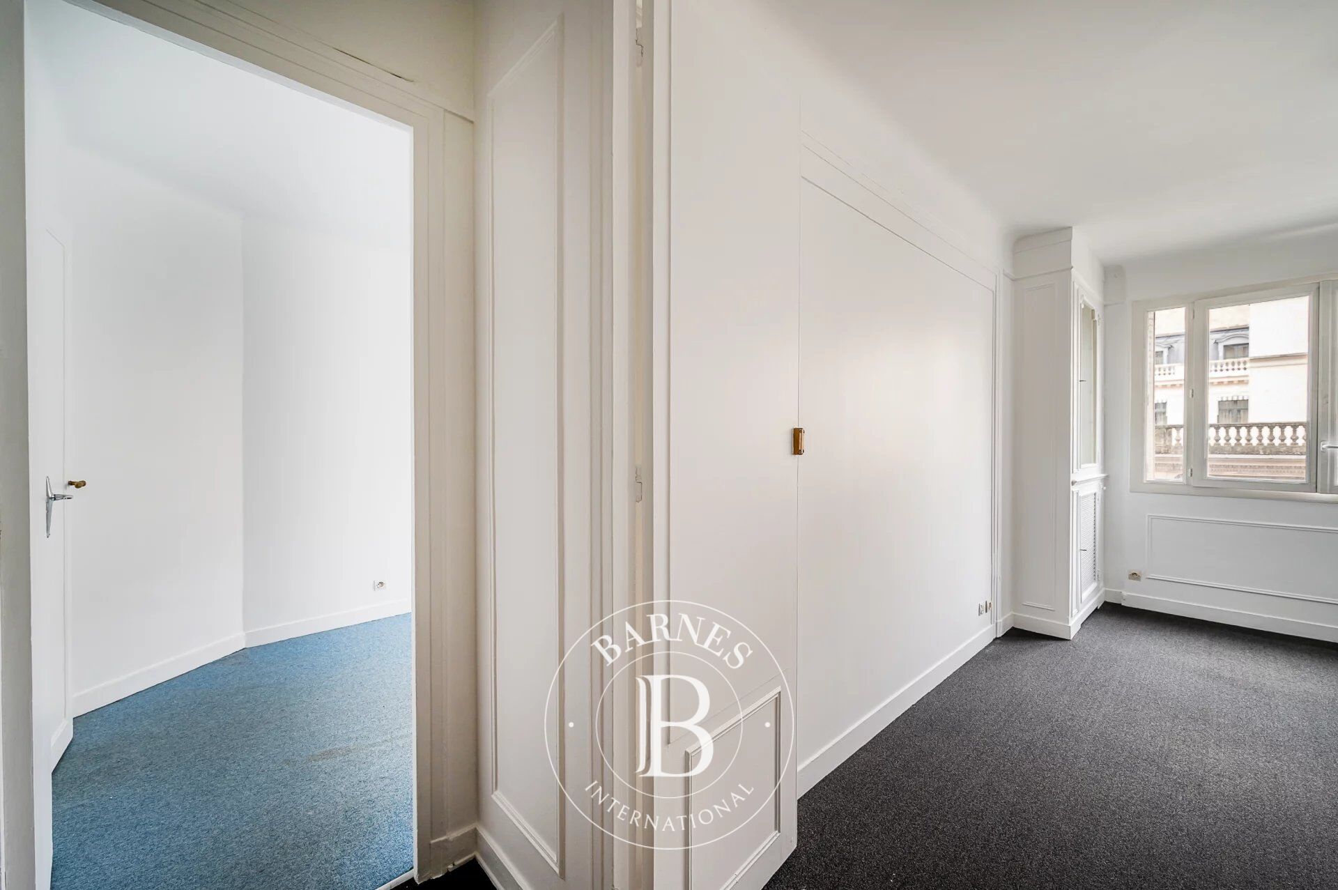 Sold, Apartment Paris 8ème - picture 5