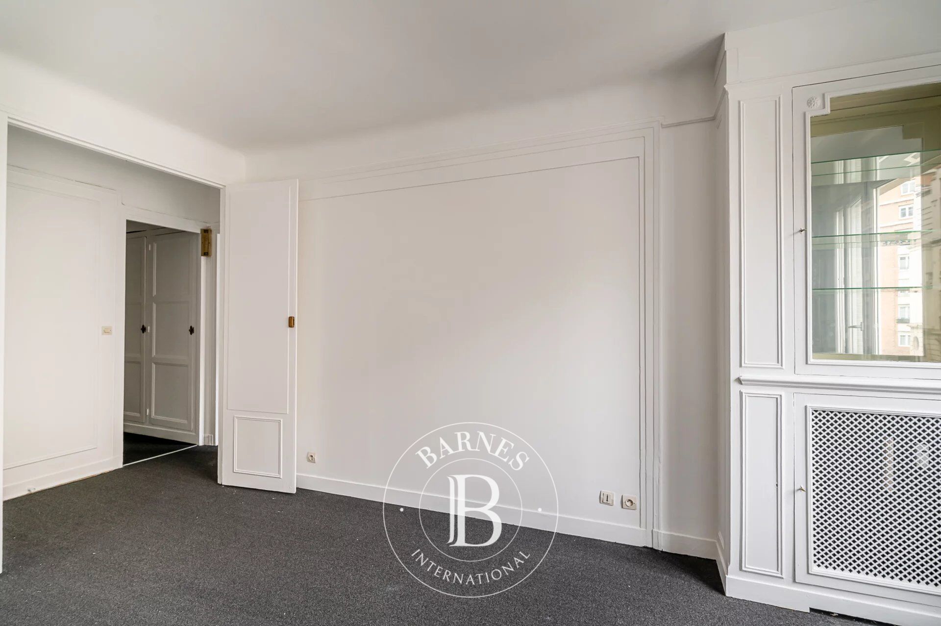 Sold, Apartment Paris 8ème - picture 4