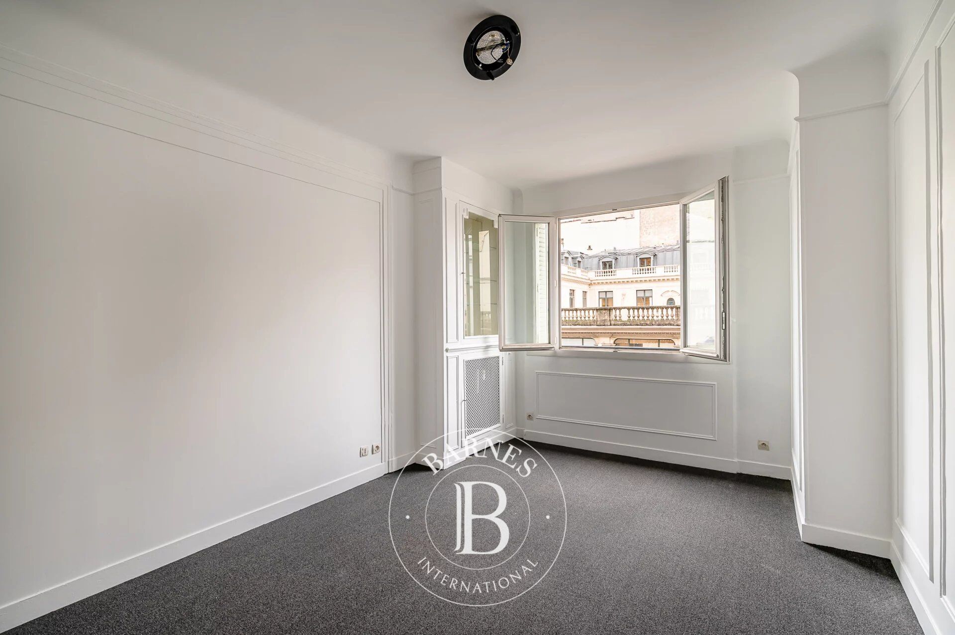 Piso Paris 8ème - picture 3