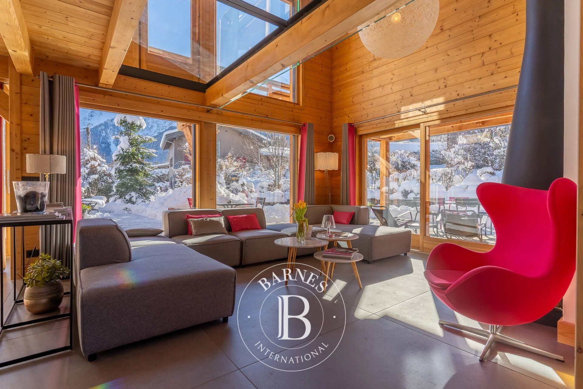 BARNES CHAMONIX - LES HOUCHES - 5 BEDROOM CHALET - PANORAMIC VIEWS OF THE MONT BLANC RANGE - picture 2