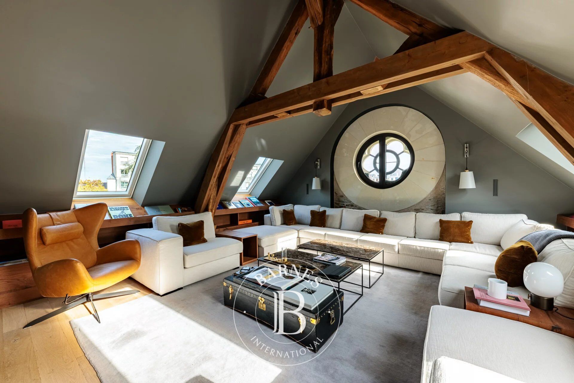 NANTES CENTRE-VILLE - Exceptional apartment in a private passageway - picture 3