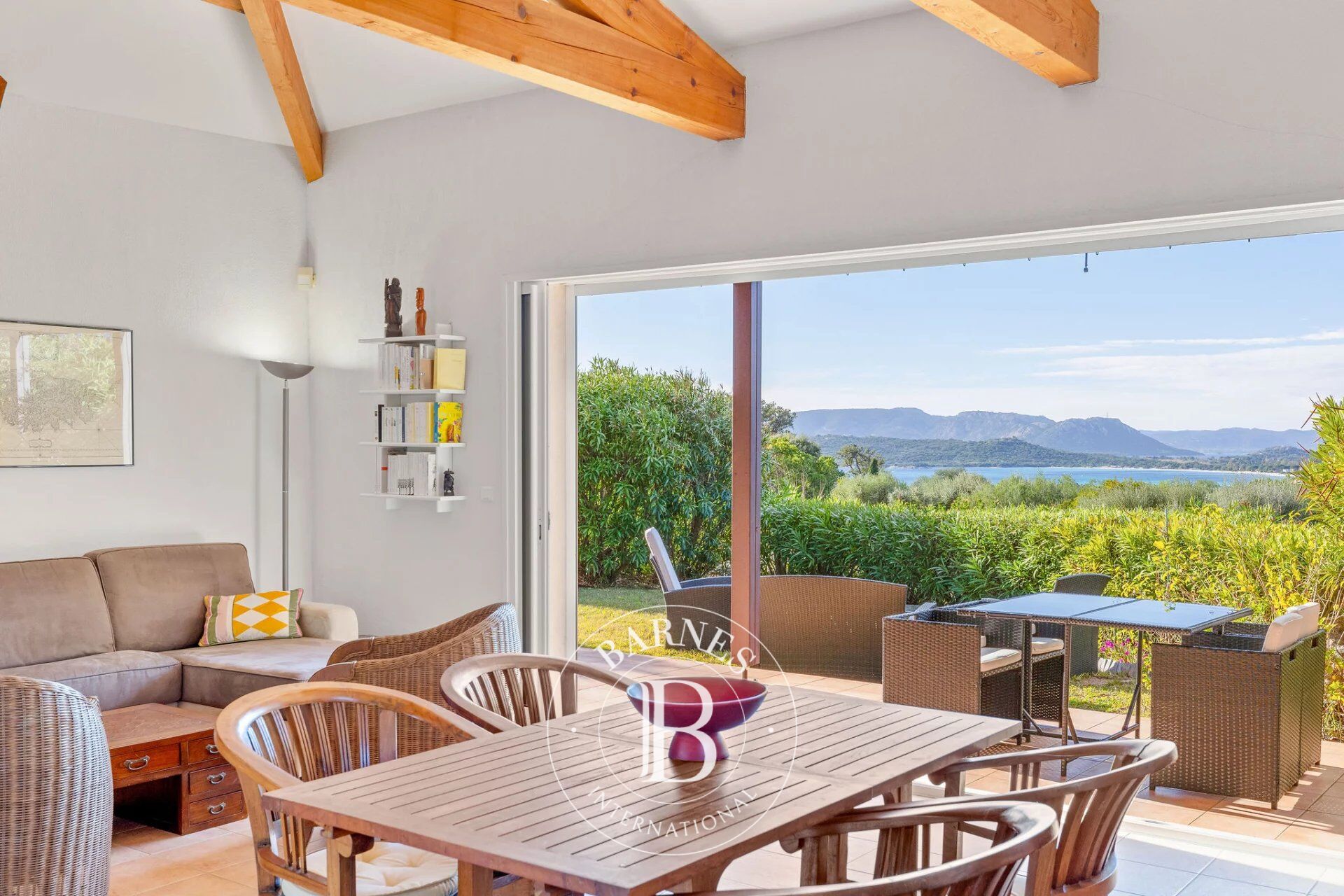 Exclusivité, Arasu, Villa T4, avec piscine, vue mer, à proximité de la plage du Cabanon Bleu - picture 2