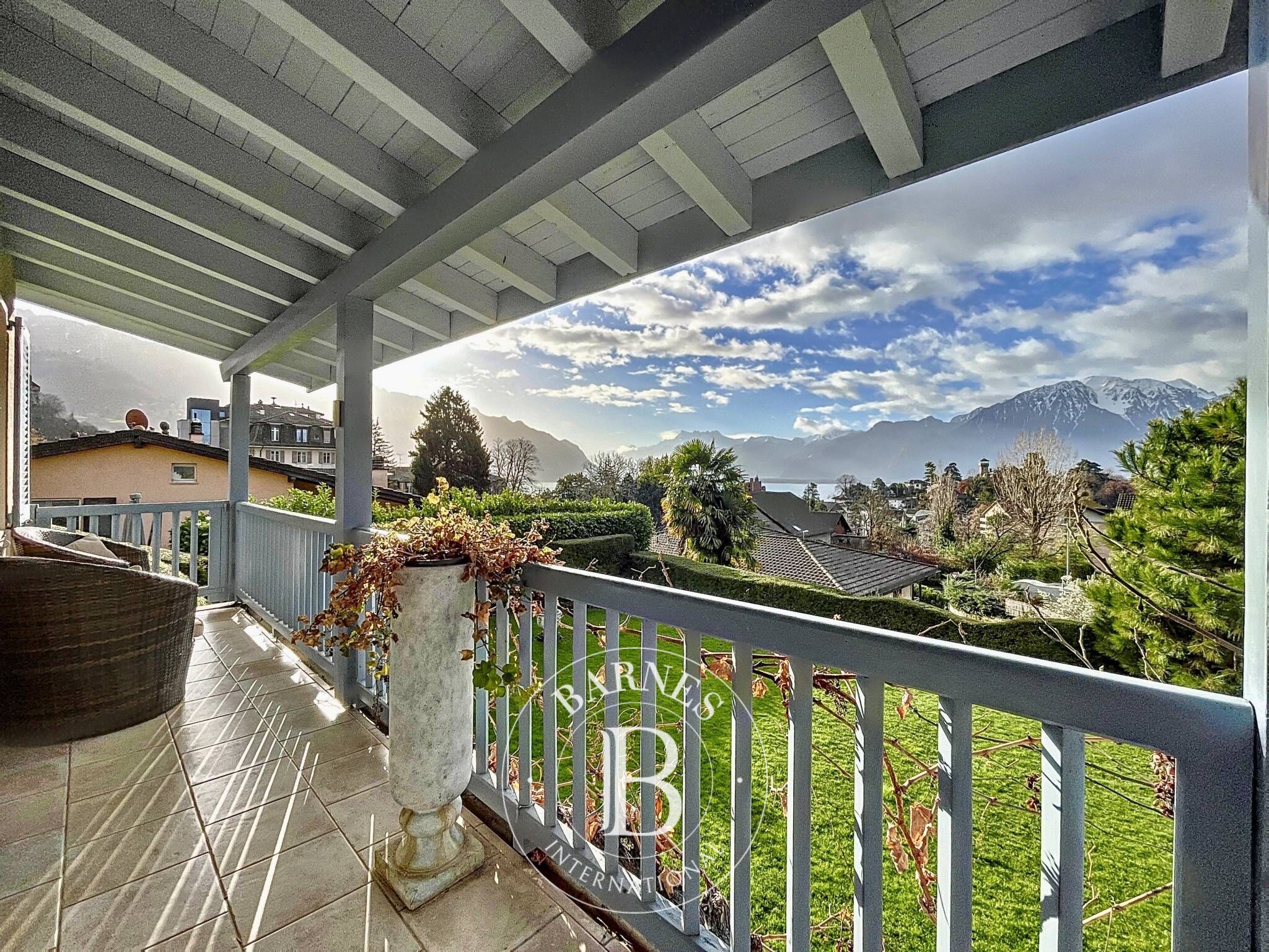 Villa Montreux - picture 4