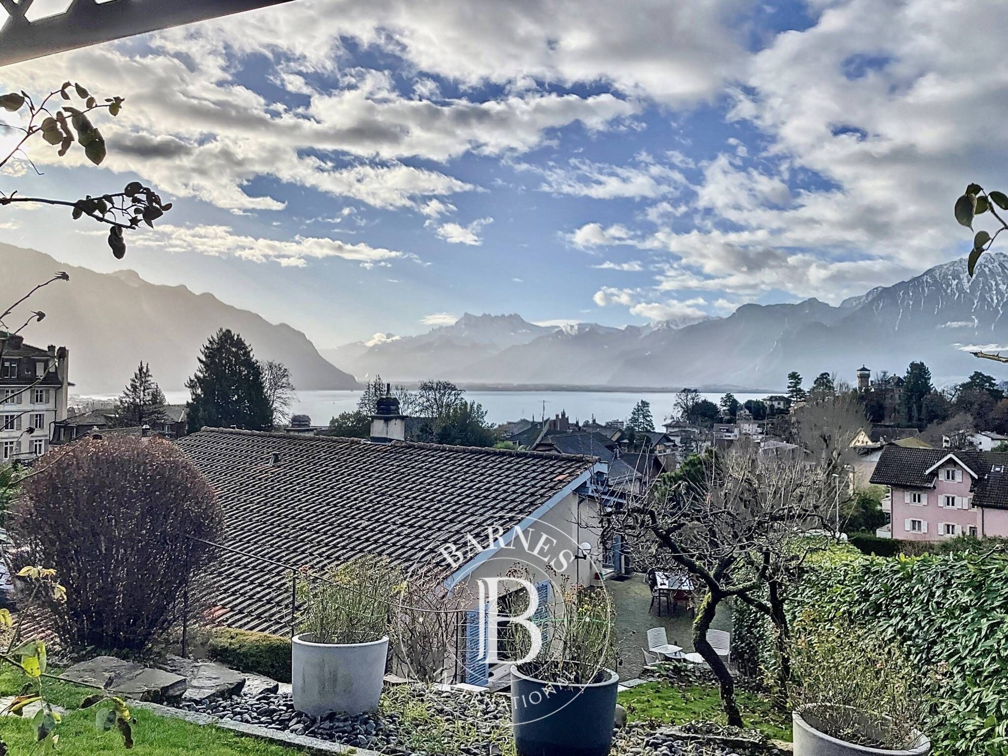 Villa Montreux - picture 9