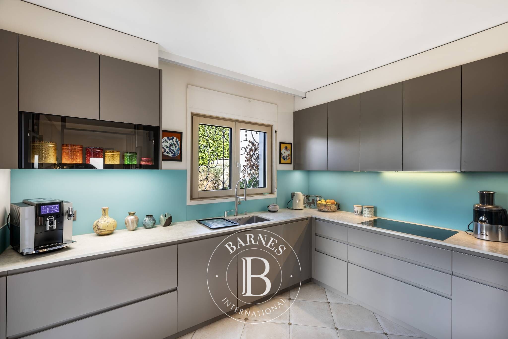 Villa Montreux - picture 7