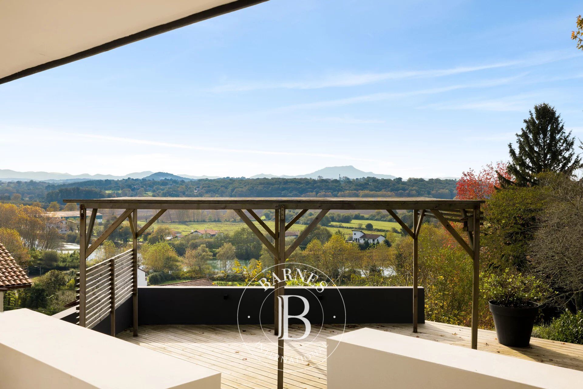 VILLEFRANQUE, MAGNÍFICA CASA DE YVES SALIER DE 280 M² - picture 3