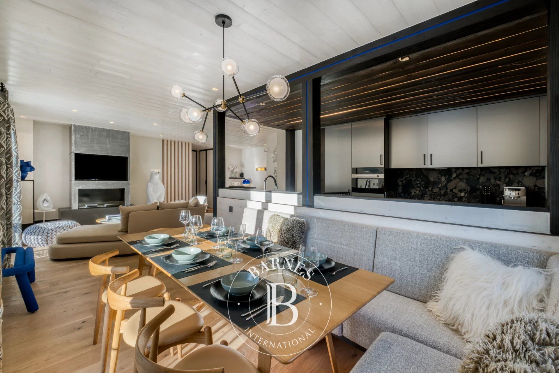 MEGÈVE CENTRE - 4-BEDROOM APARTMENT - picture 1