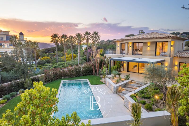 SAINTE-MAXIME - VILLA - CITY CENTER - 5 BEDROOMS - SWIMMING POOL - LARGE GARAGE