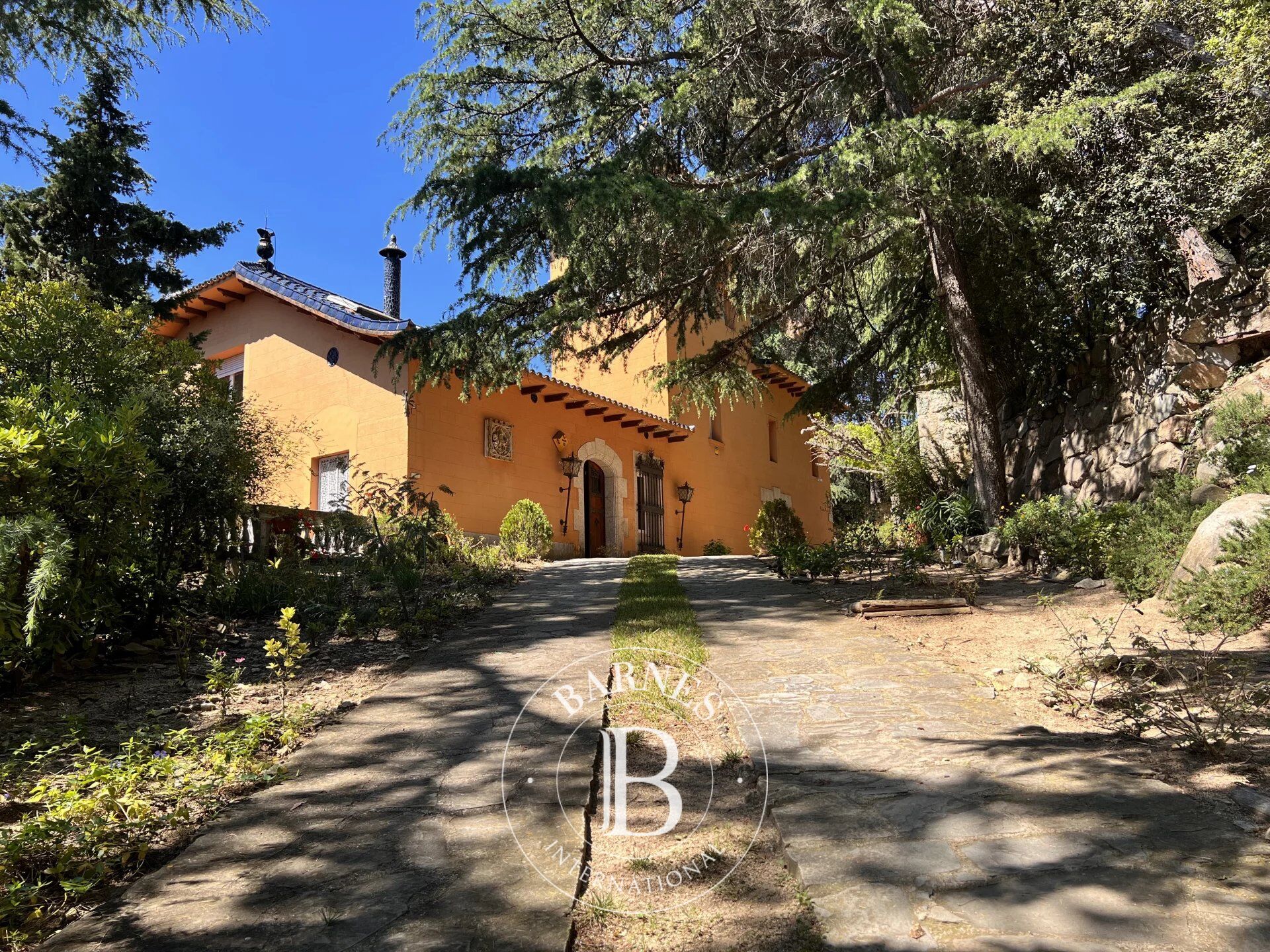 Finca histórica en plena naturaleza en venta a tan sólo 35 minutos de Barcelona. - picture 3