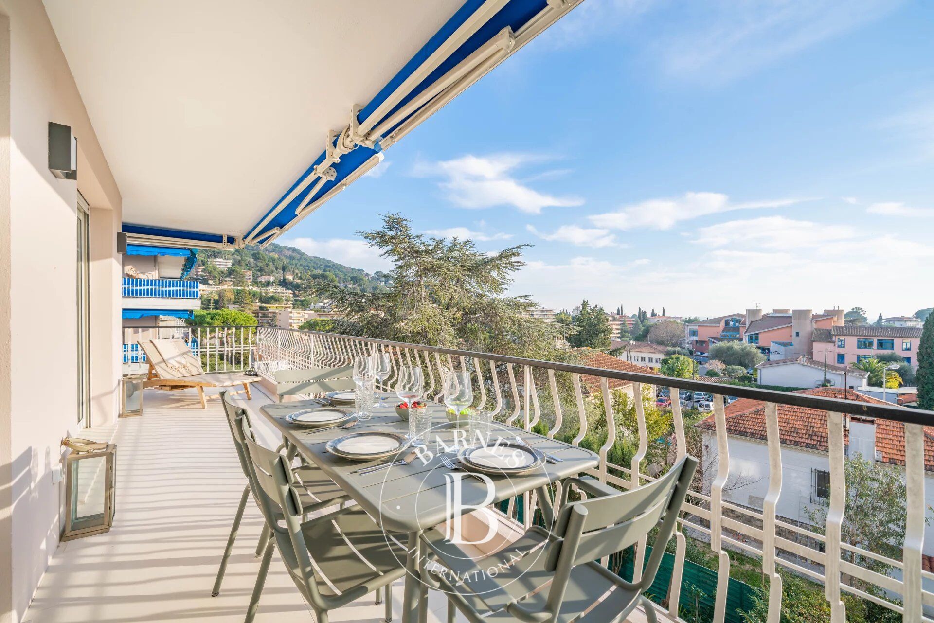 LE CANNET TOWN HALL - PRESTIGIOUS 2-BED APARTMENT - picture 1