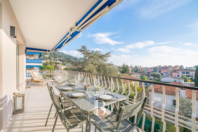 LE CANNET TOWN HALL - PRESTIGIOUS 2-BED APARTMENT