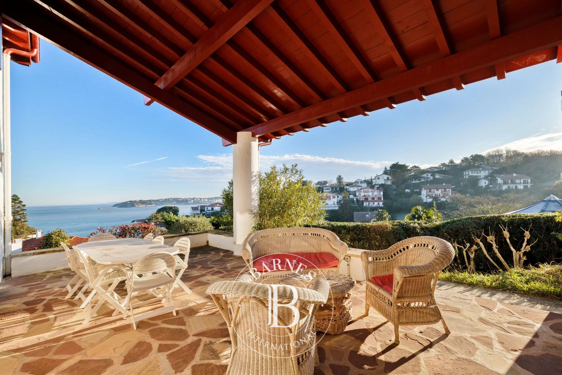 CIBOURE, BORDAGAIN, CASA DE 175 M² CON IMPRESIONANTE VISTA A LA BAHÍA - picture 3