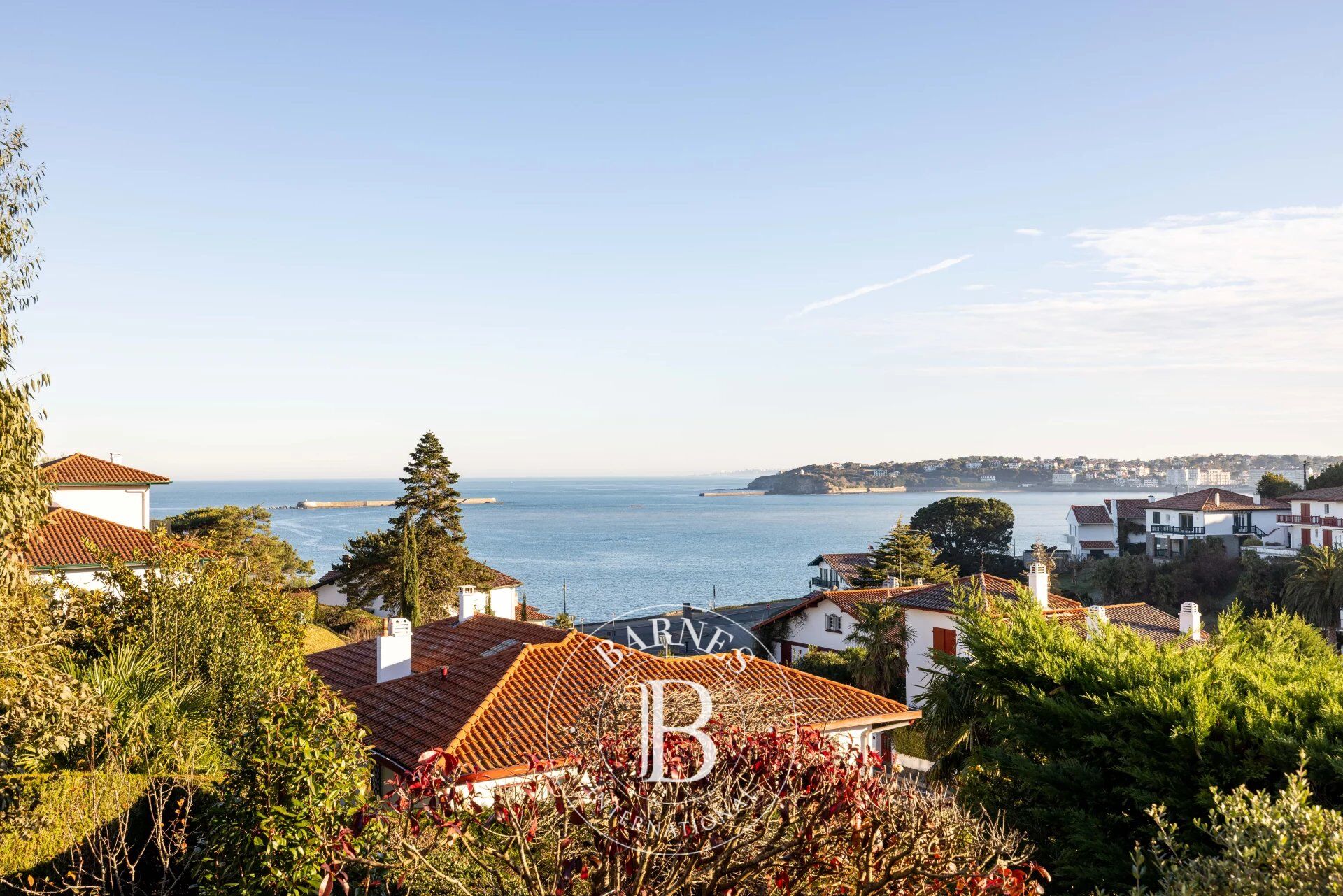 CIBOURE, BORDAGAIN, CASA DE 175 M² CON IMPRESIONANTE VISTA A LA BAHÍA - picture 2