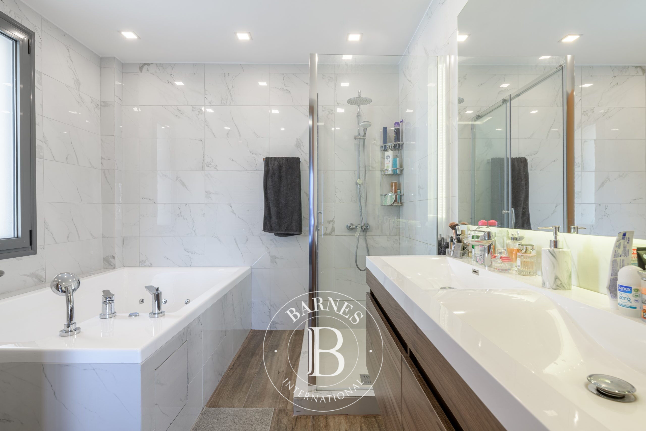 Ev Dionysos - picture 9