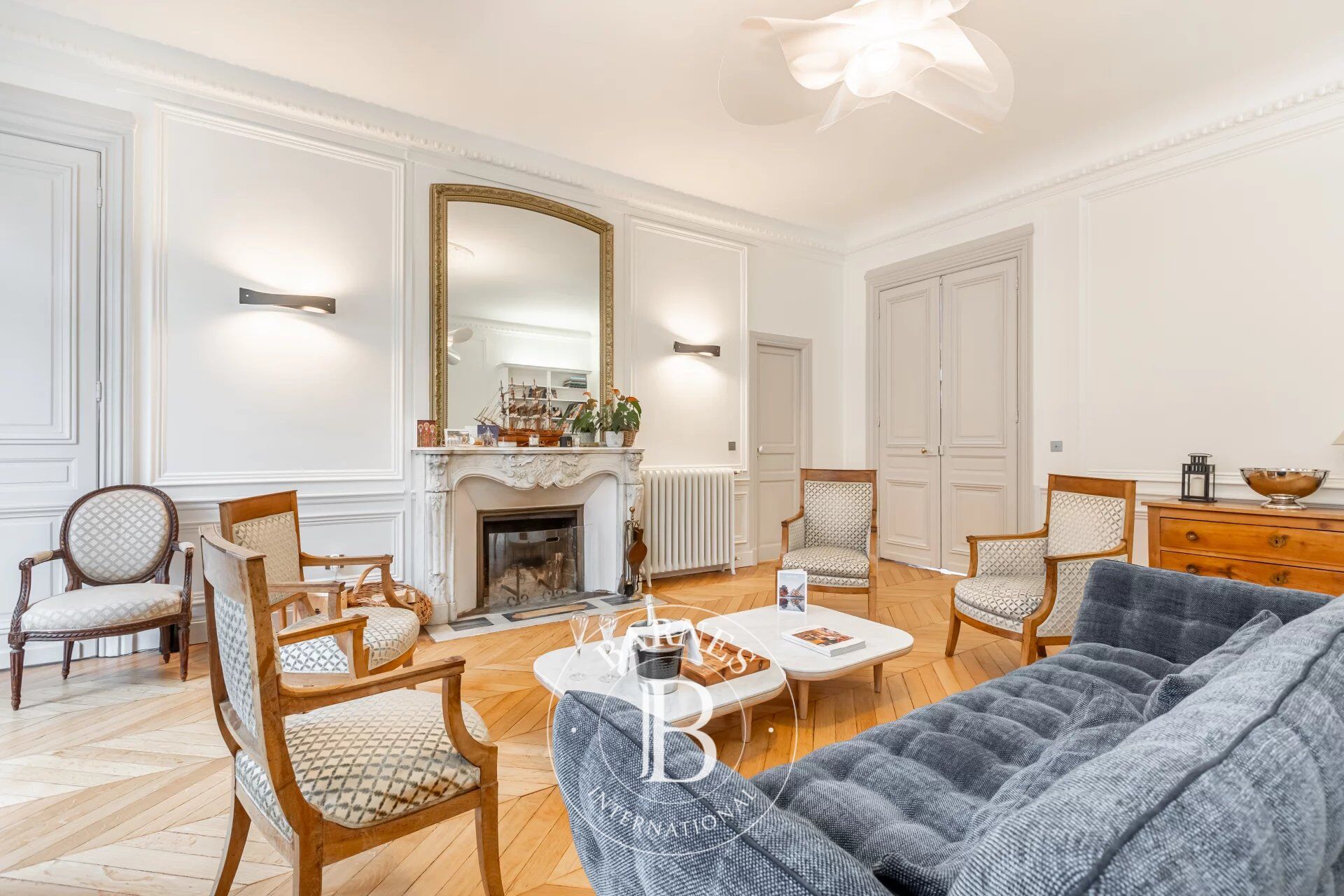 PARIS 8 - APPARTEMENT - 4 CHAMBRES - 6 ADULTES - 1 ENFANT - picture 2