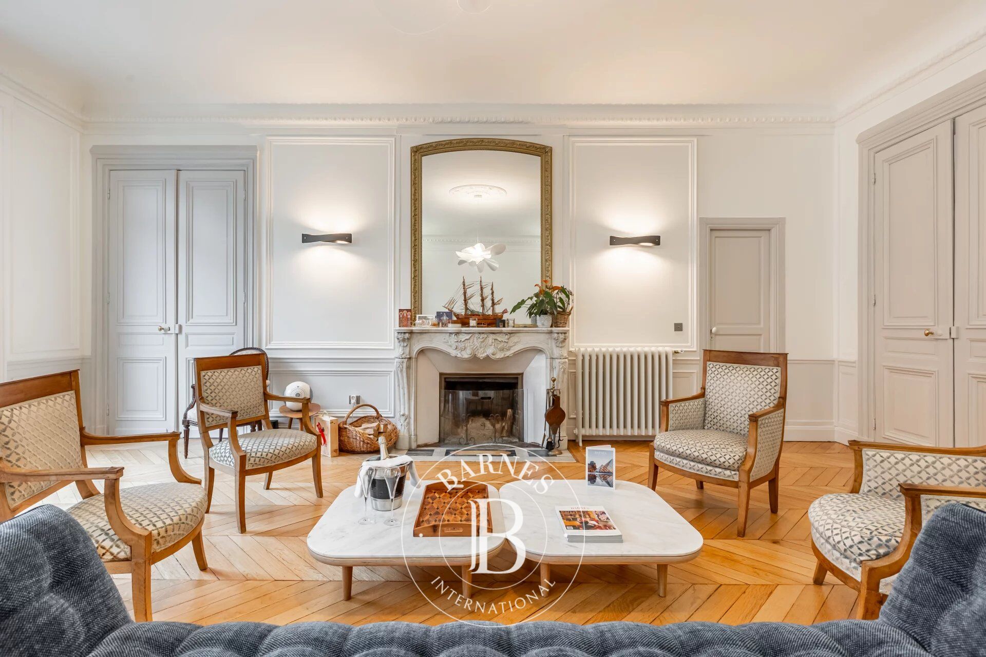 PARIS 8 - APPARTEMENT - 4 CHAMBRES - 6 ADULTES - 1 ENFANT - picture 1