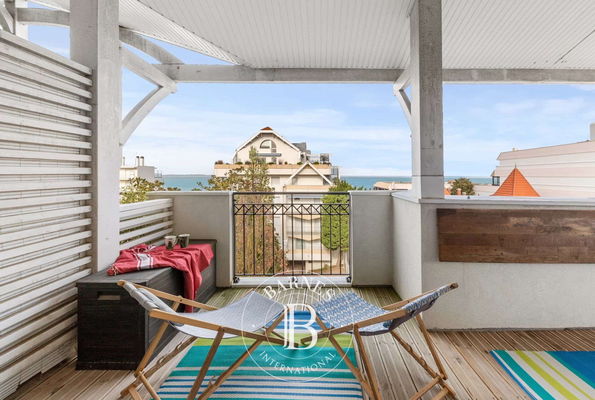 APPARTEMENT EN PLEIN COEUR D’ARCACHON, AU DERNIER ÉTAGE, AVEC VUE PANORAMIQUE SUR LE BASSIN - picture 3