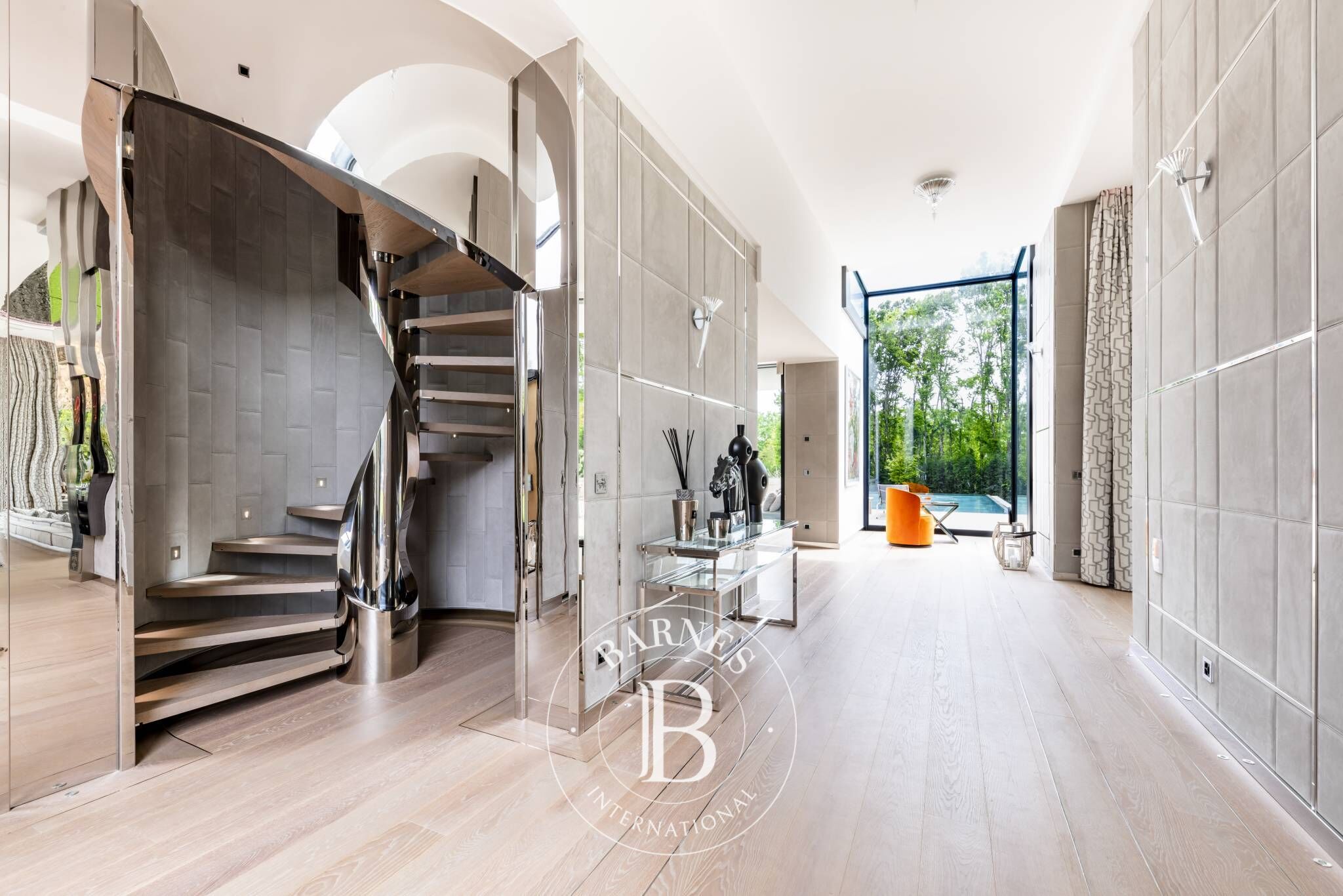 Exceptional Property: A Perfect Blend of Architectural Artistry - picture 3