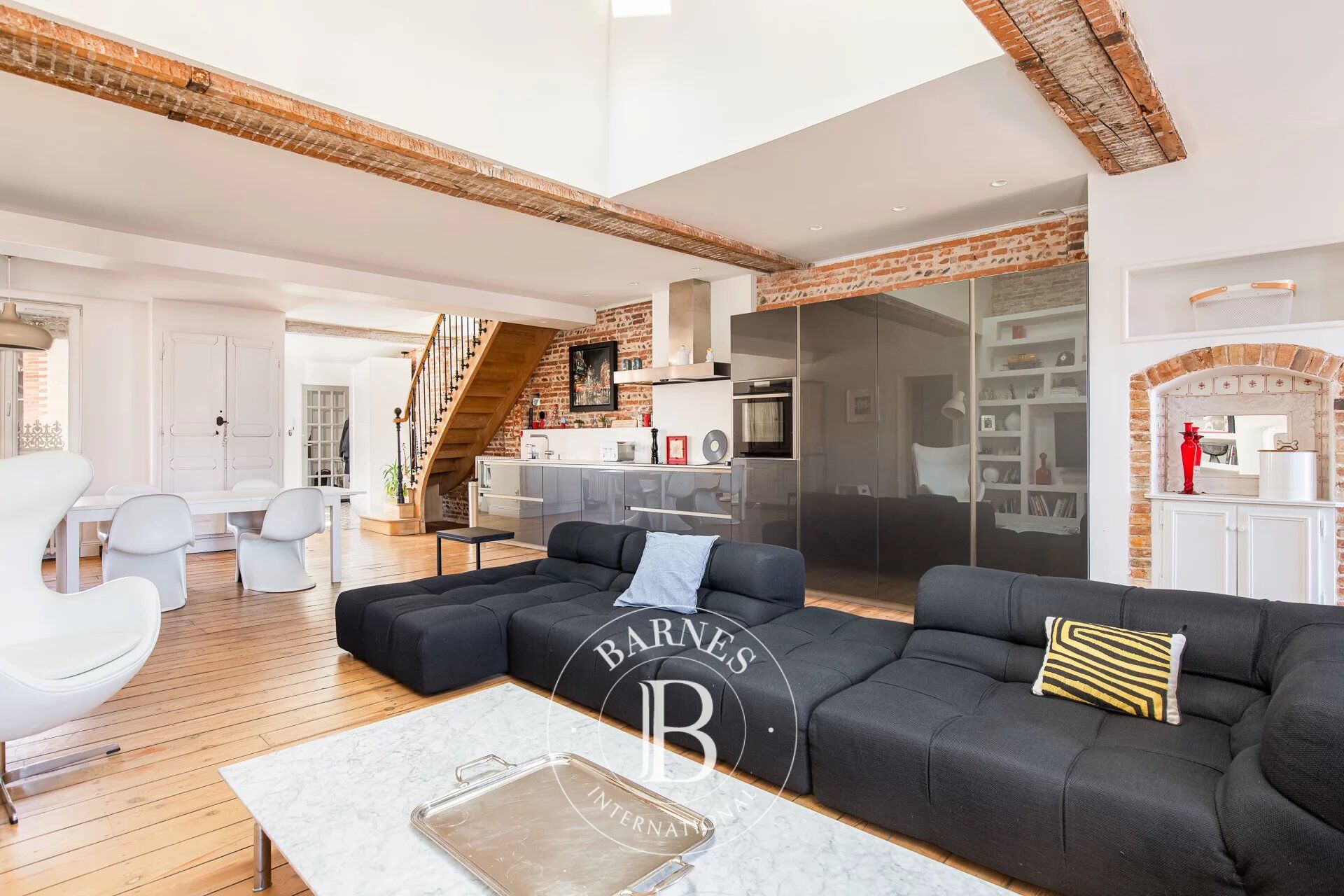 TOULOUSE SAINT GEORGES - DERNIER ÉTAGE, APPARTEMENT 245 M² AVEC ASCENSEUR ET TERRASSE. - picture 2