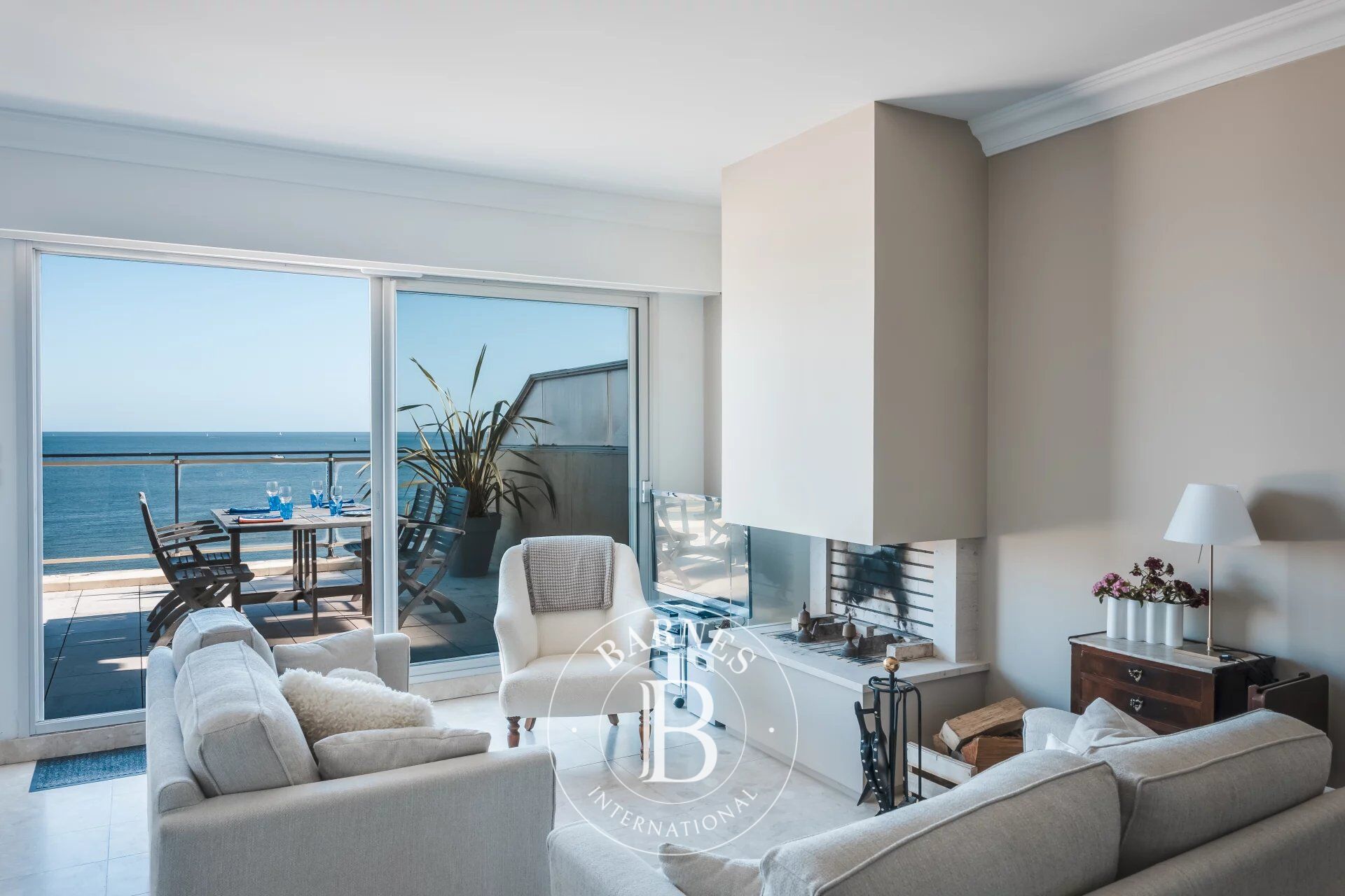 Apartment for sale La BauleEscoublac 100m² 4 rooms 2 290 000€