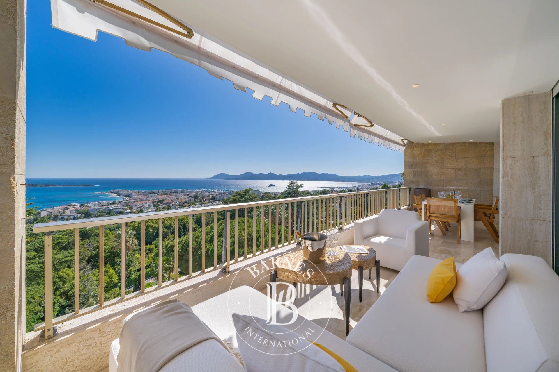 CANNES CALIFORNIE - 5 BEDROOMS - PANORAMIC SEA VIEW - LARGE TERRACE - 2 GARAGES - picture 1