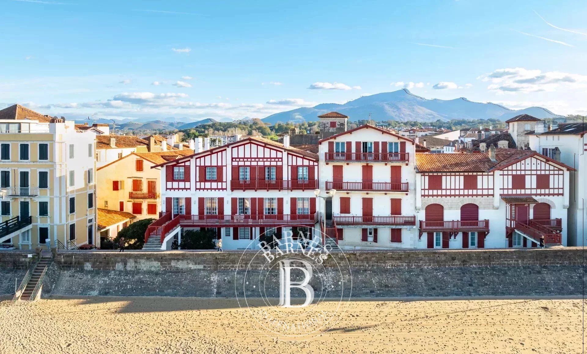 SAINT JEAN DE LUZ, SEAFRONT, EXCEPTIONAL PROPERTY WITH POOL - picture 1