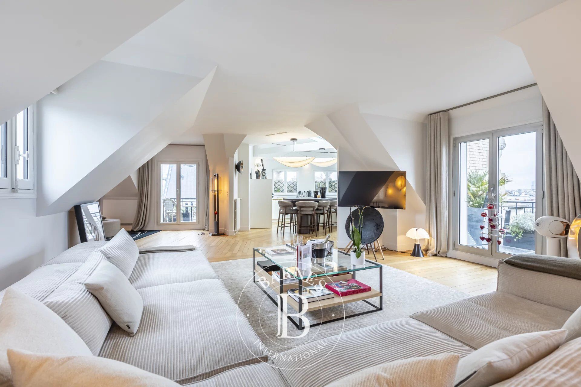 PARIS 2 - APPARTEMENT - 4 CHAMBRES - picture 3