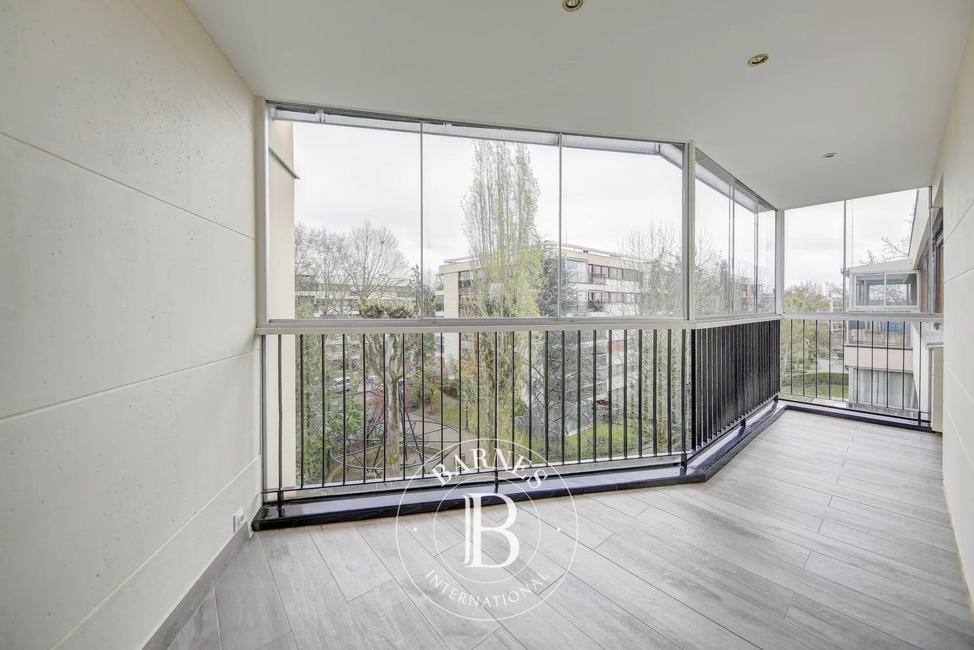 Sole agent - Le Chesnay - Parly 2 Résidence Étoile - Renovated apartment - 2-bed - Peace and quiet - Top floor - Loggia - picture 3