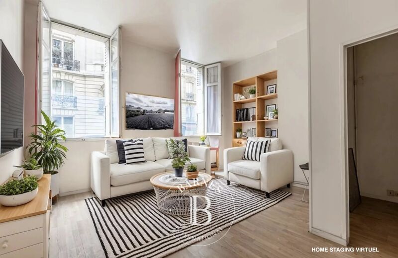 PARIS 8 - NEAR MONCEAU - Ground floor apartment