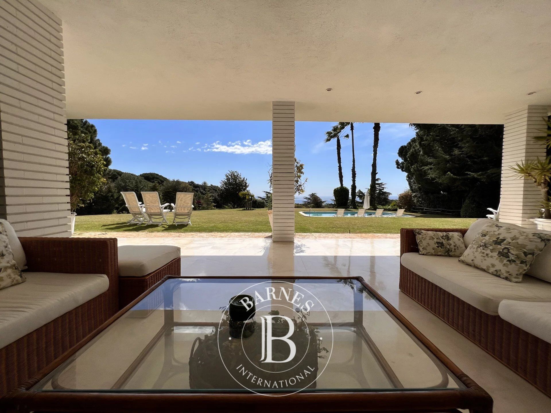 Villa con vistas al mar en venta en Sant Andreu de Llavaneres, Barcelona. - picture 2