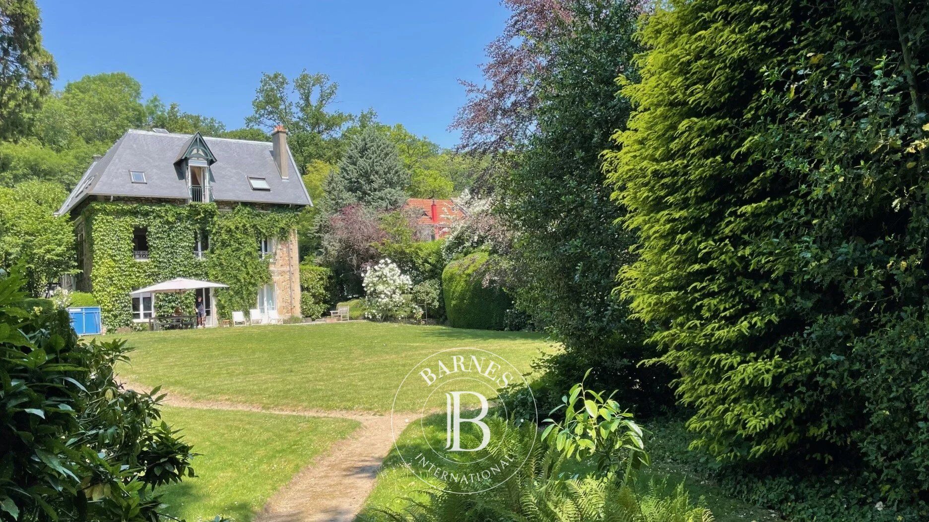 Stunning renovated family house - picture 3